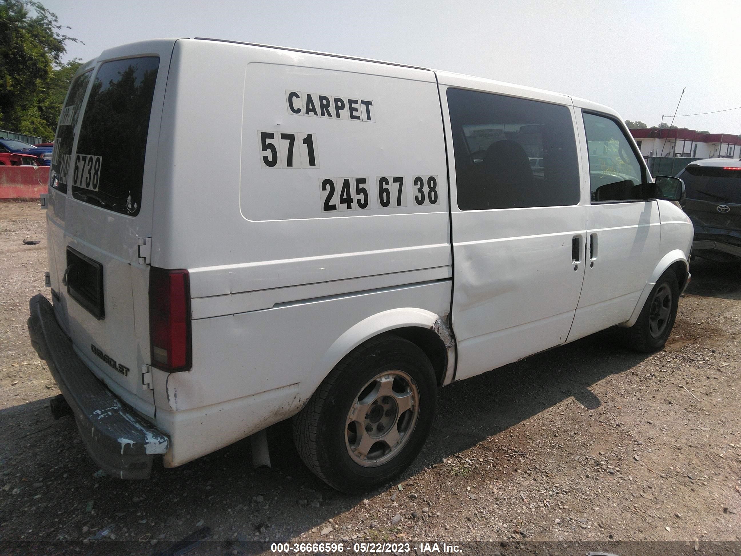 Photo 3 VIN: 1GCDM19X53B128500 - CHEVROLET ASTRO 