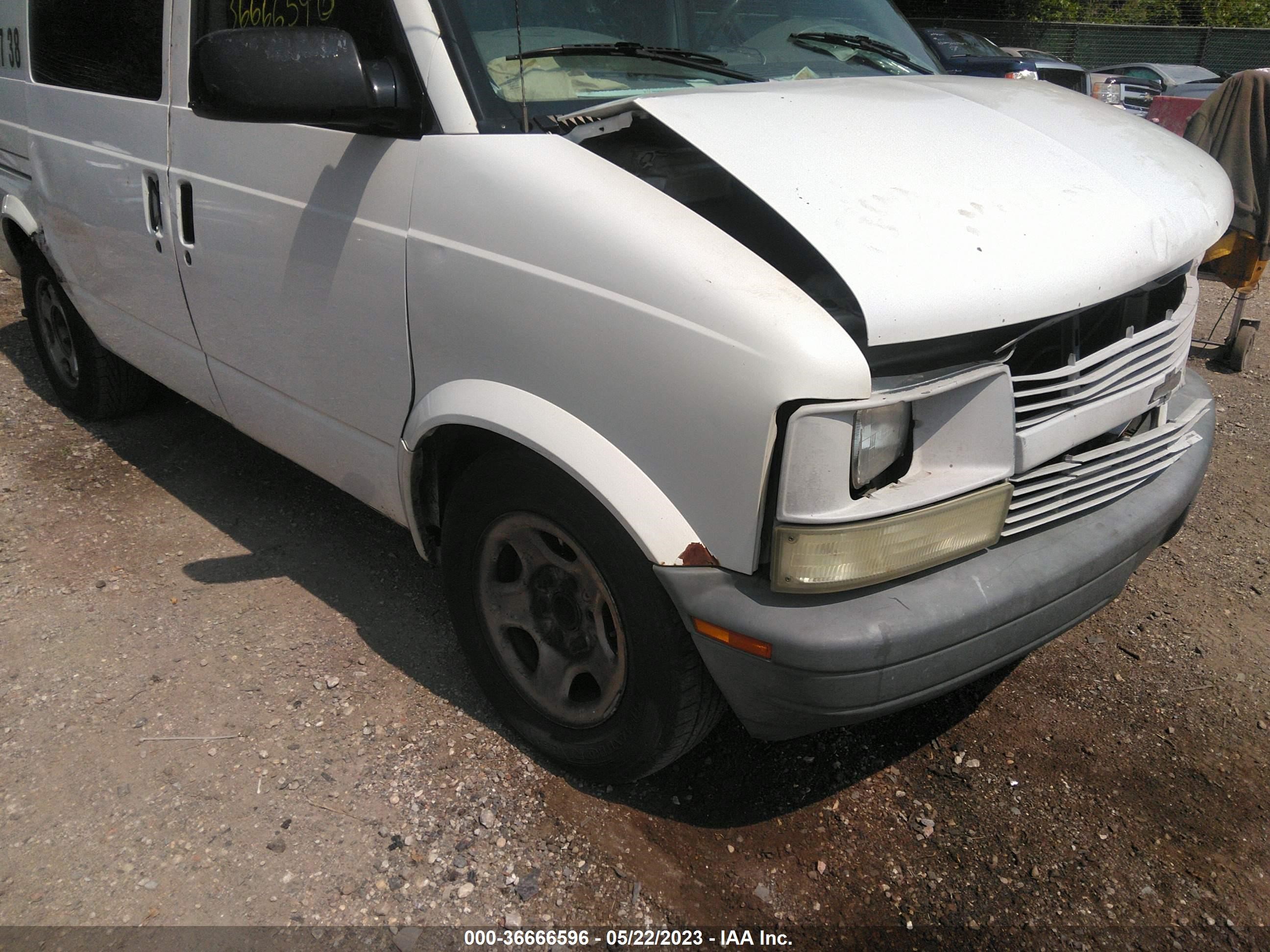 Photo 5 VIN: 1GCDM19X53B128500 - CHEVROLET ASTRO 