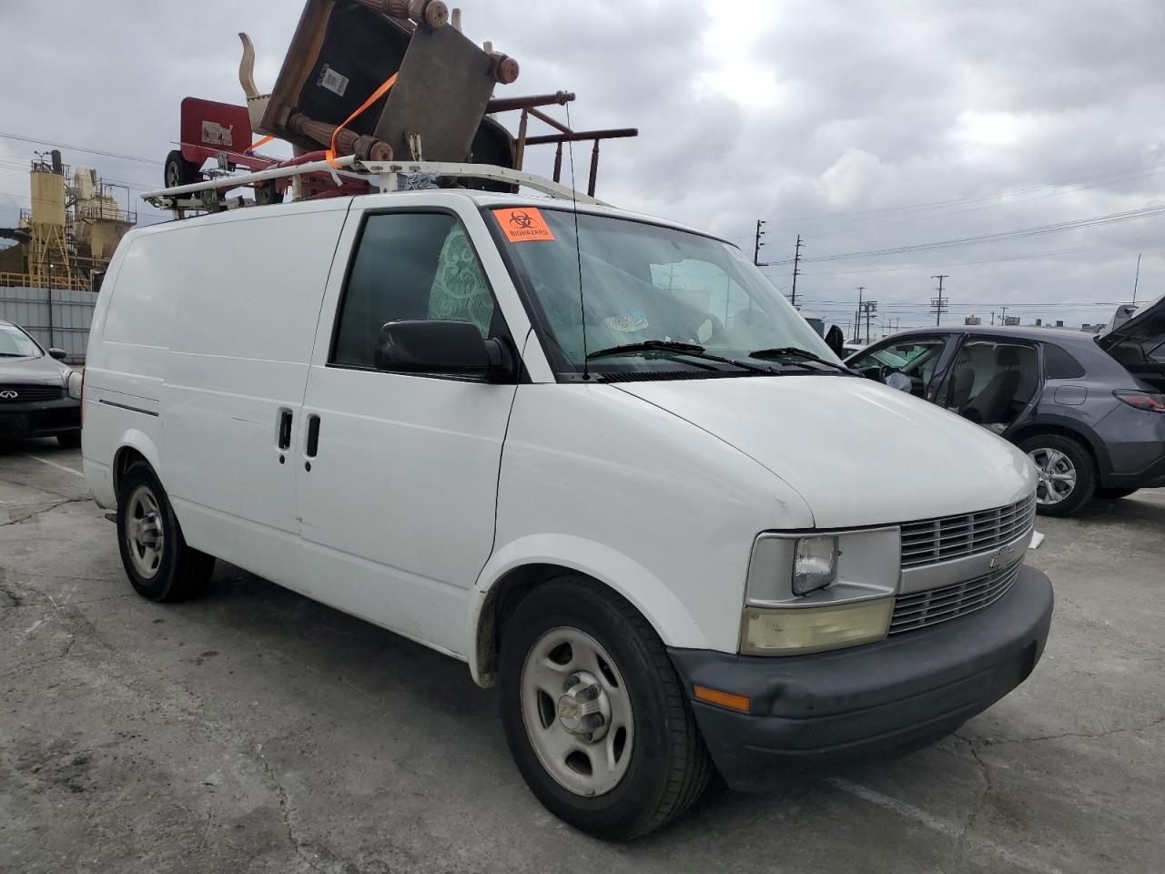 Photo 3 VIN: 1GCDM19X54B114128 - CHEVROLET ASTRO 