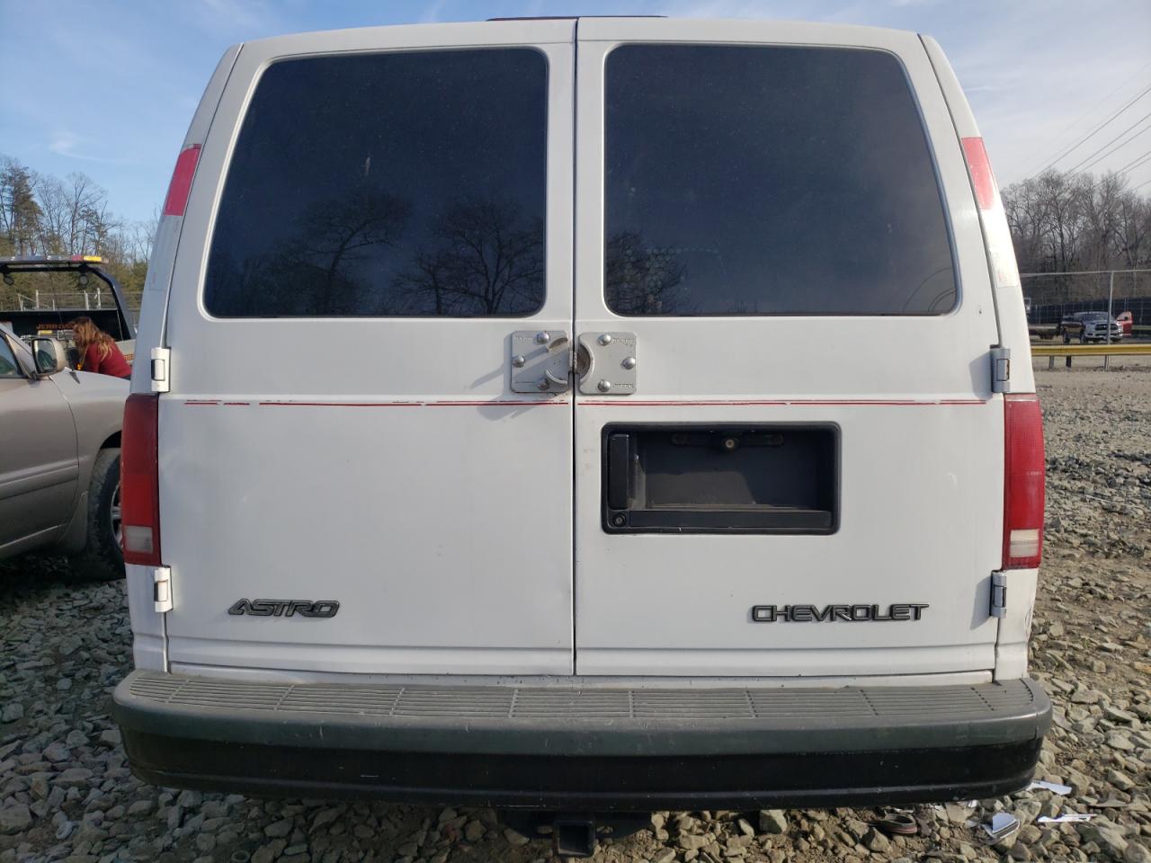 Photo 5 VIN: 1GCDM19X55B122893 - CHEVROLET ASTRO 