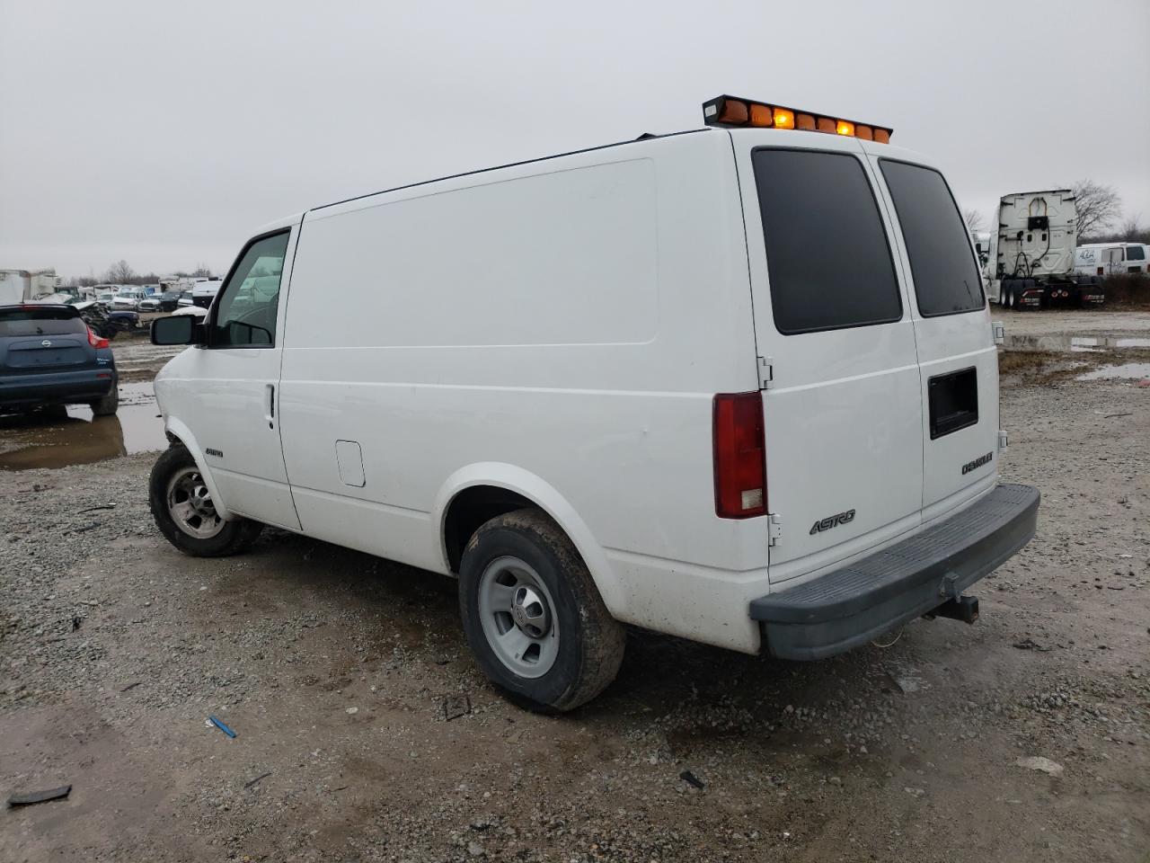 Photo 1 VIN: 1GCDM19X62B144929 - CHEVROLET ASTRO 