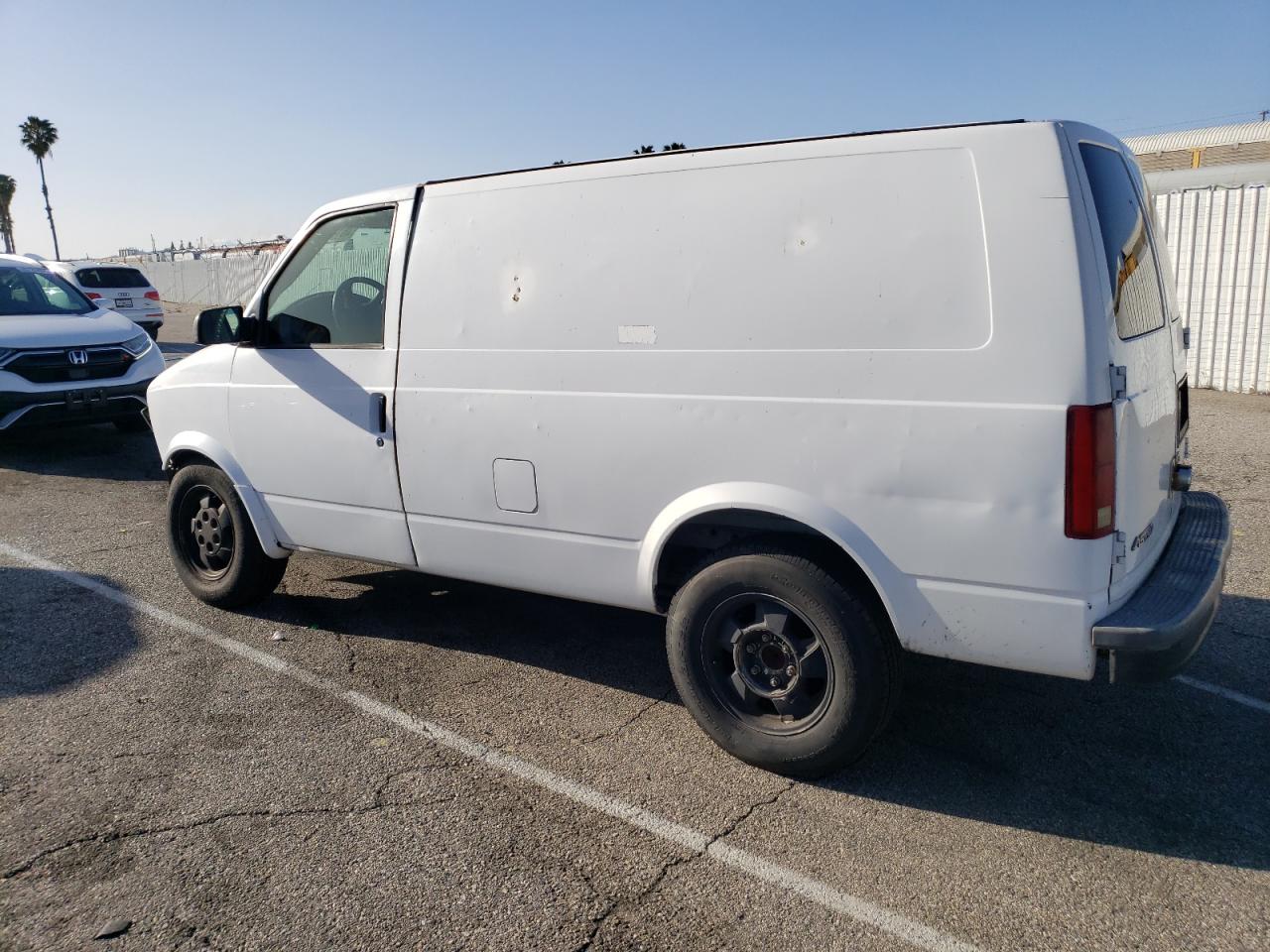 Photo 1 VIN: 1GCDM19X63B126139 - CHEVROLET ASTRO 