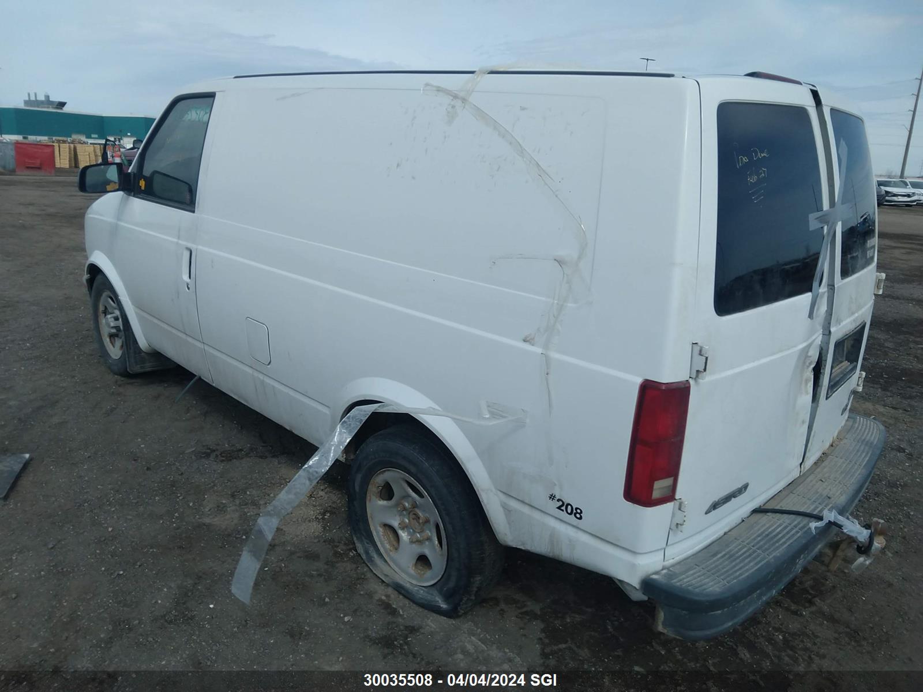 Photo 2 VIN: 1GCDM19X65B120814 - CHEVROLET ASTRO 