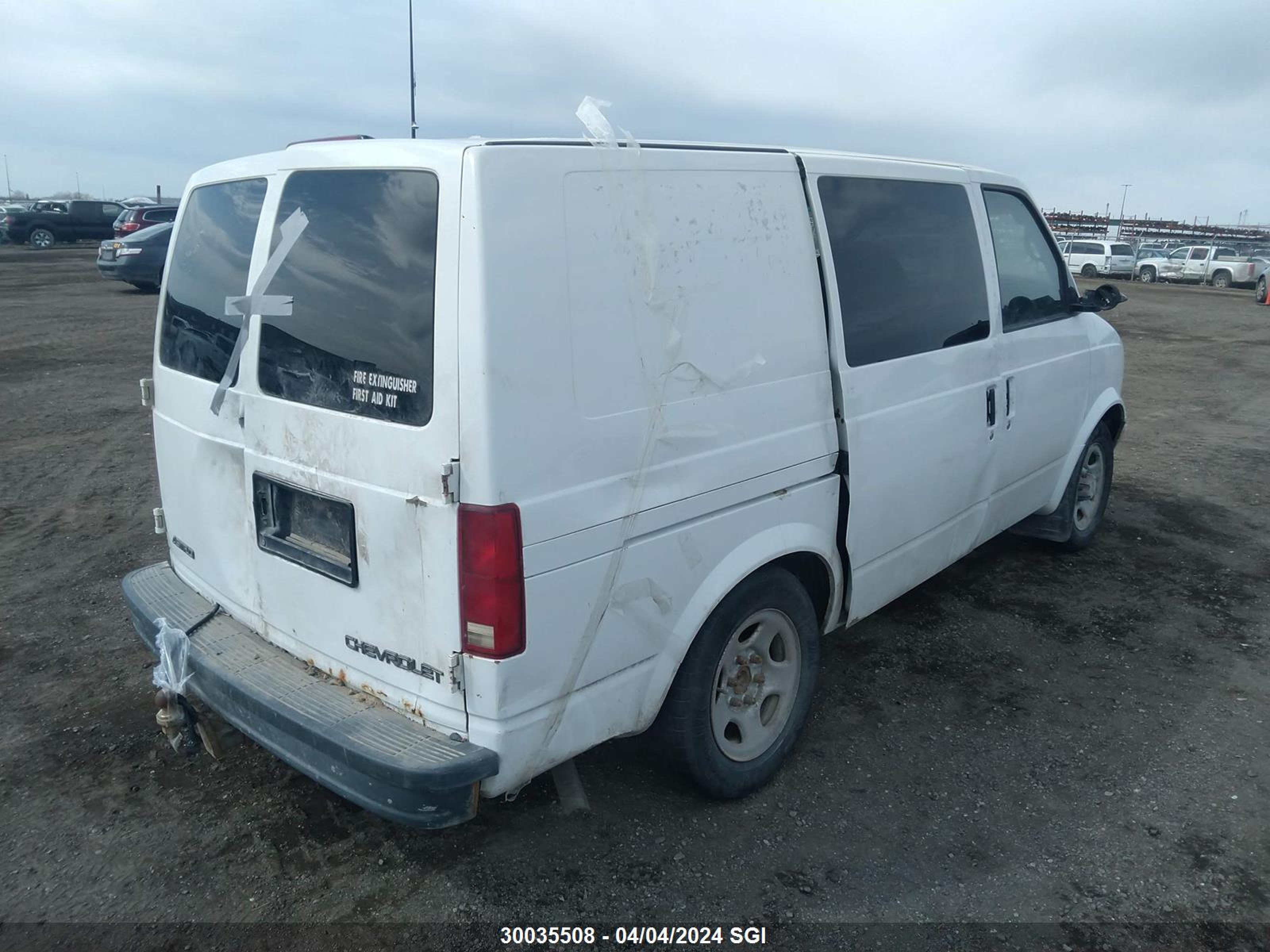 Photo 3 VIN: 1GCDM19X65B120814 - CHEVROLET ASTRO 