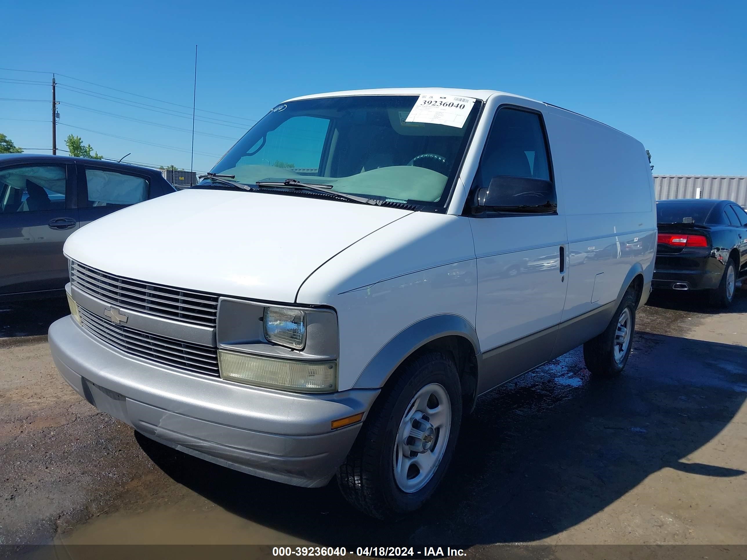 Photo 1 VIN: 1GCDM19X74B108296 - CHEVROLET ASTRO 