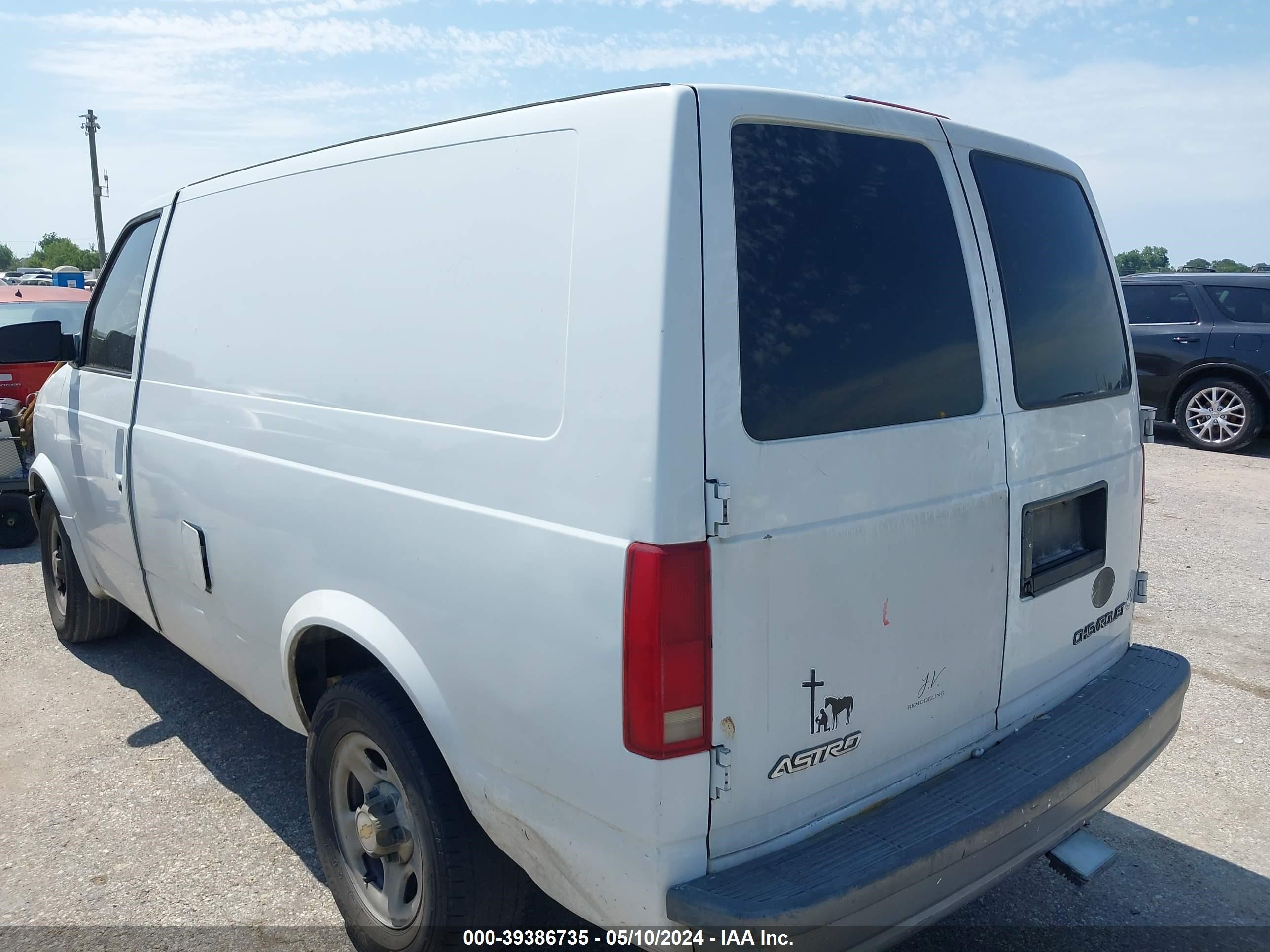 Photo 2 VIN: 1GCDM19X84B105097 - CHEVROLET ASTRO 