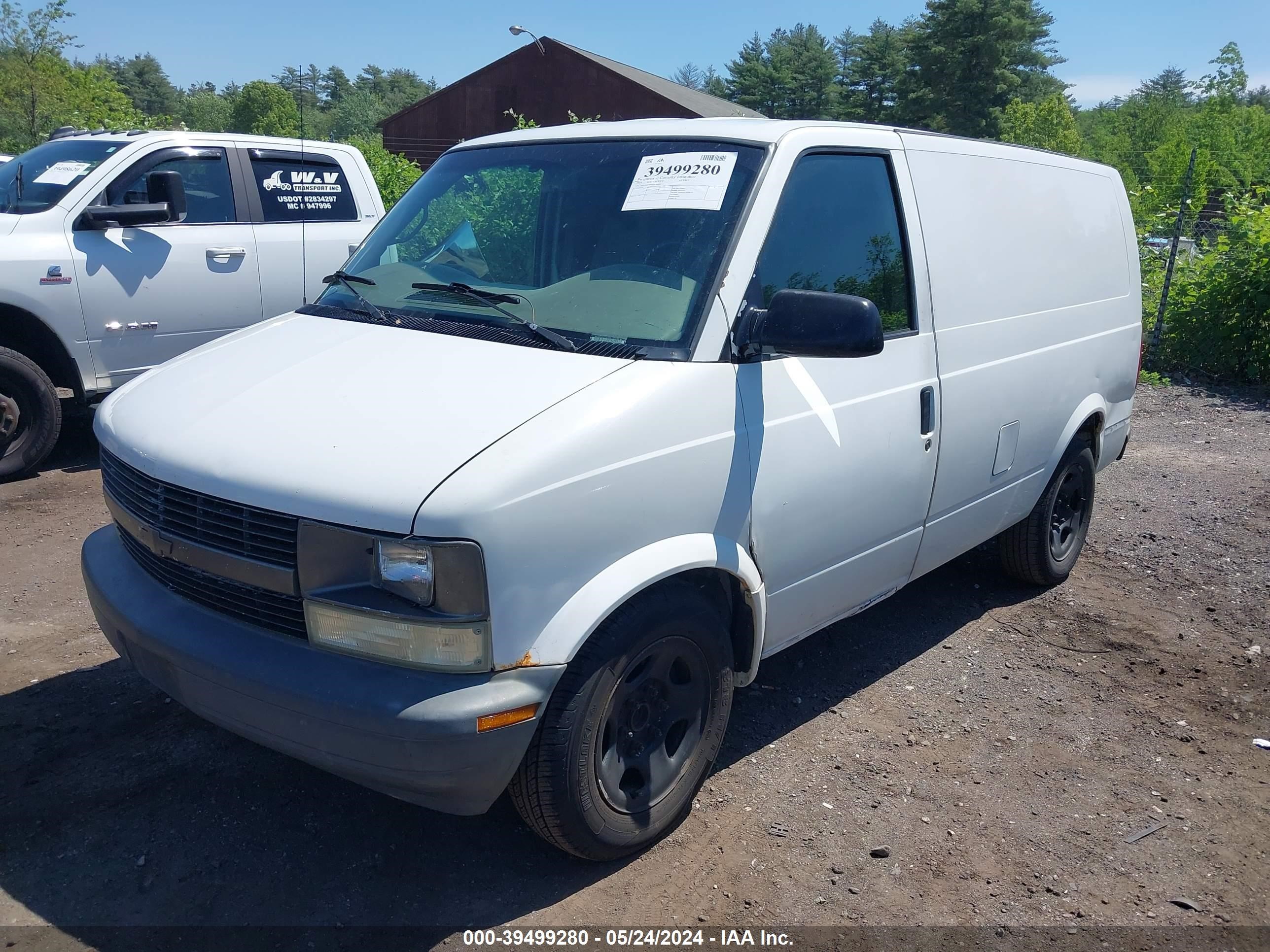 Photo 1 VIN: 1GCDM19X93B140939 - CHEVROLET ASTRO 