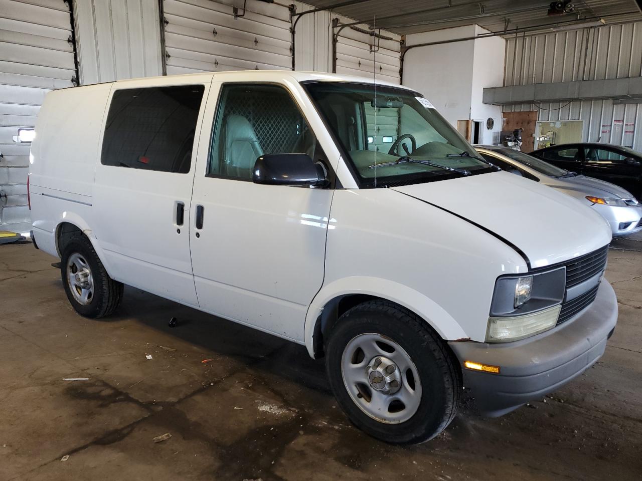 Photo 3 VIN: 1GCDM19X93B142156 - CHEVROLET ASTRO 