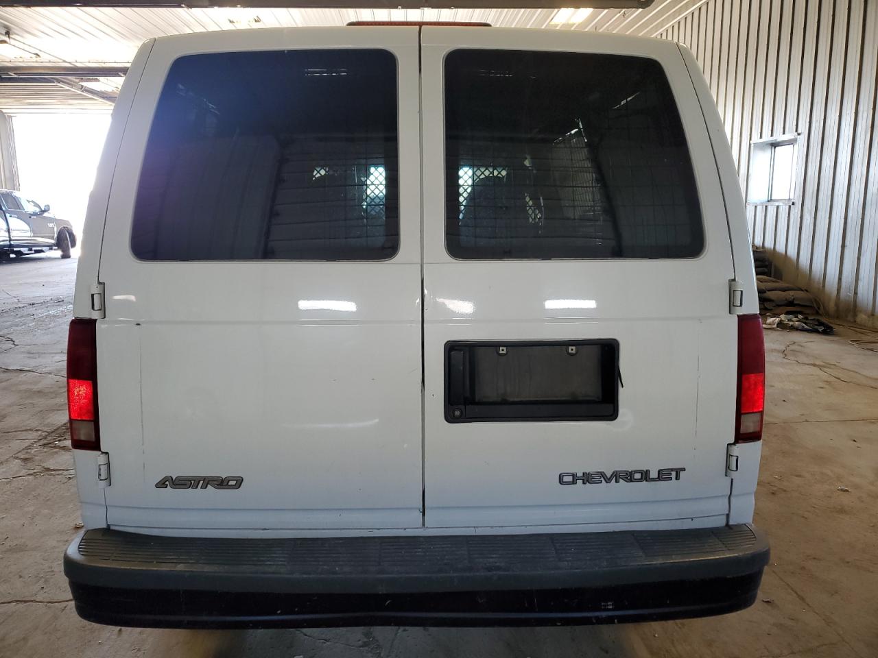 Photo 5 VIN: 1GCDM19X93B142156 - CHEVROLET ASTRO 