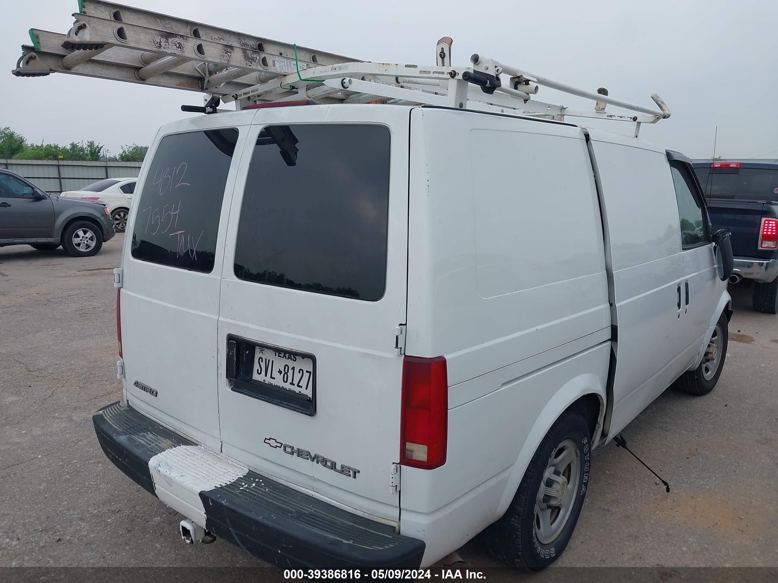 Photo 3 VIN: 1GCDM19XX4B127554 - CHEVROLET ASTRO 