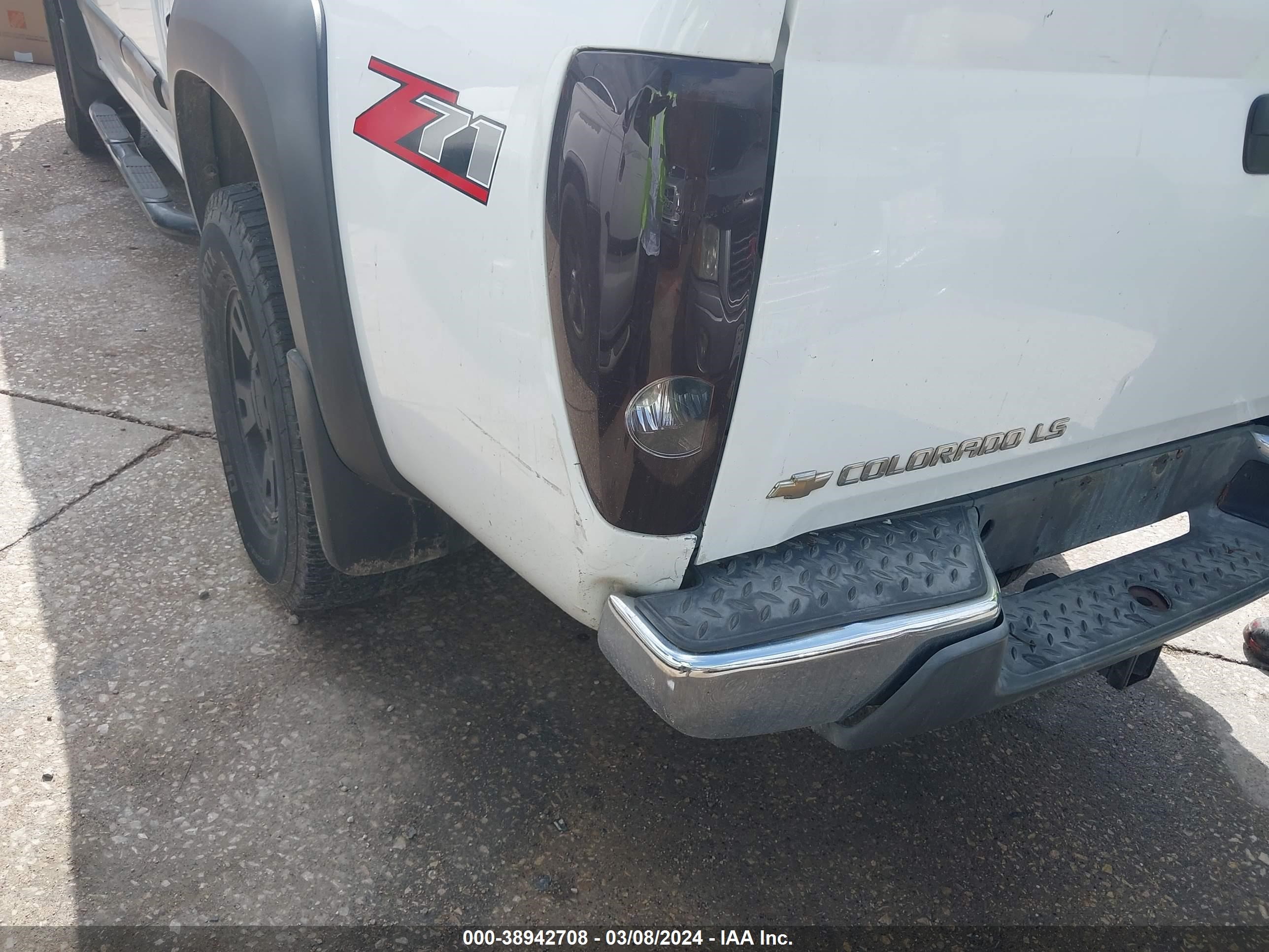 Photo 5 VIN: 1GCDS196X48162833 - CHEVROLET COLORADO 