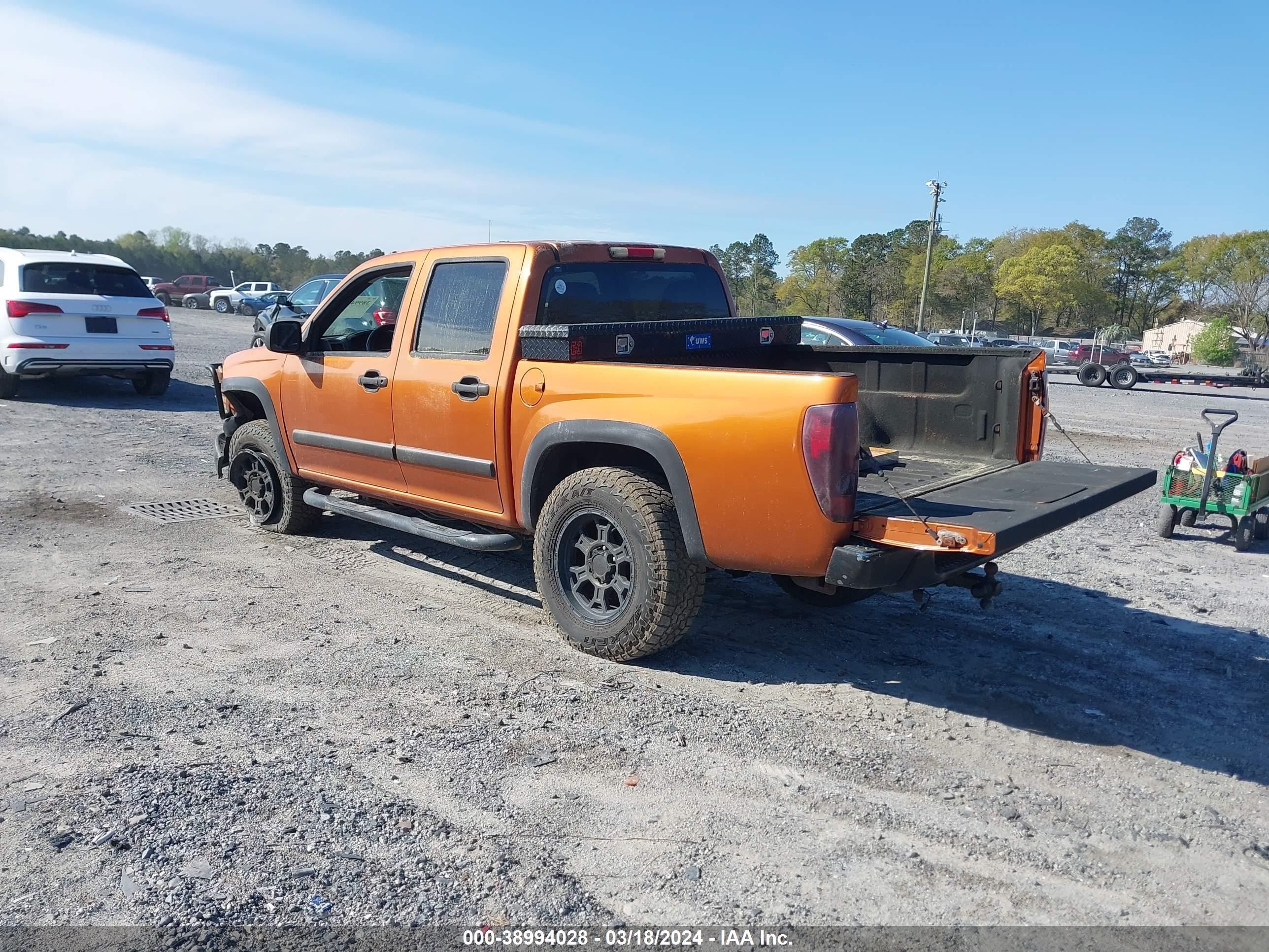 Photo 2 VIN: 1GCDT136058222559 - CHEVROLET COLORADO 