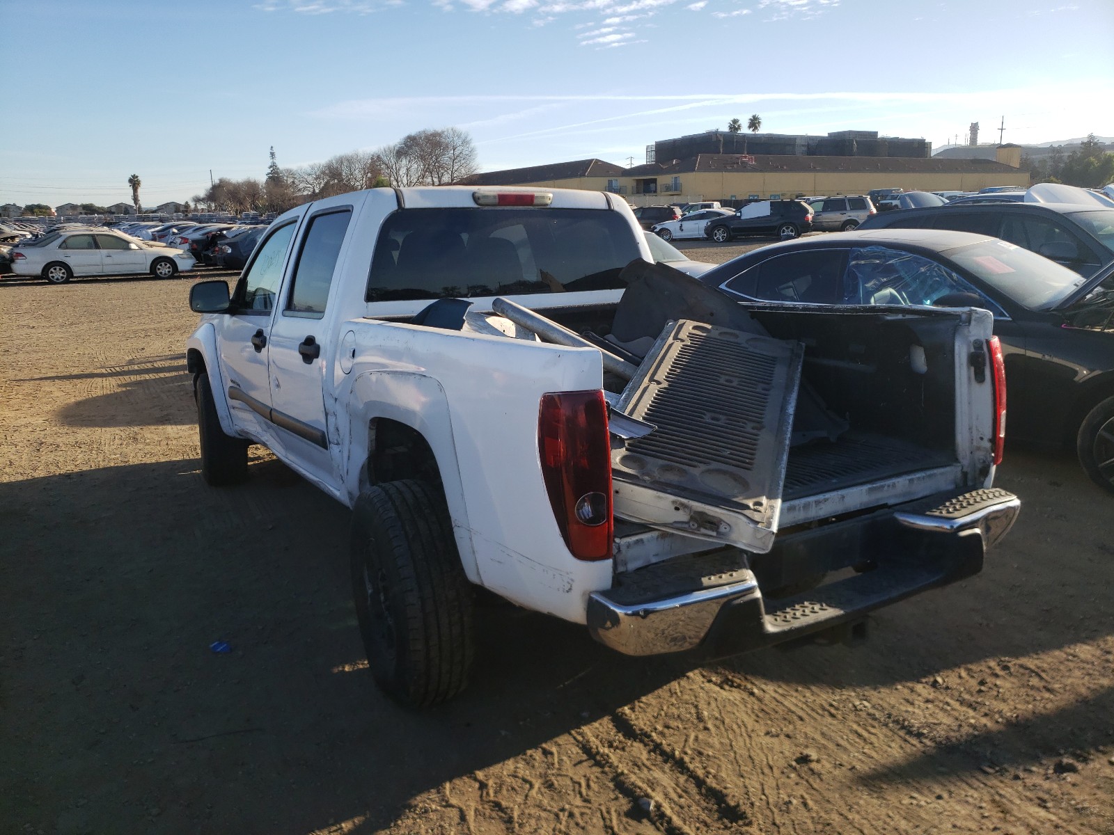 Photo 2 VIN: 1GCDT136358178928 - CHEVROLET COLORADO 