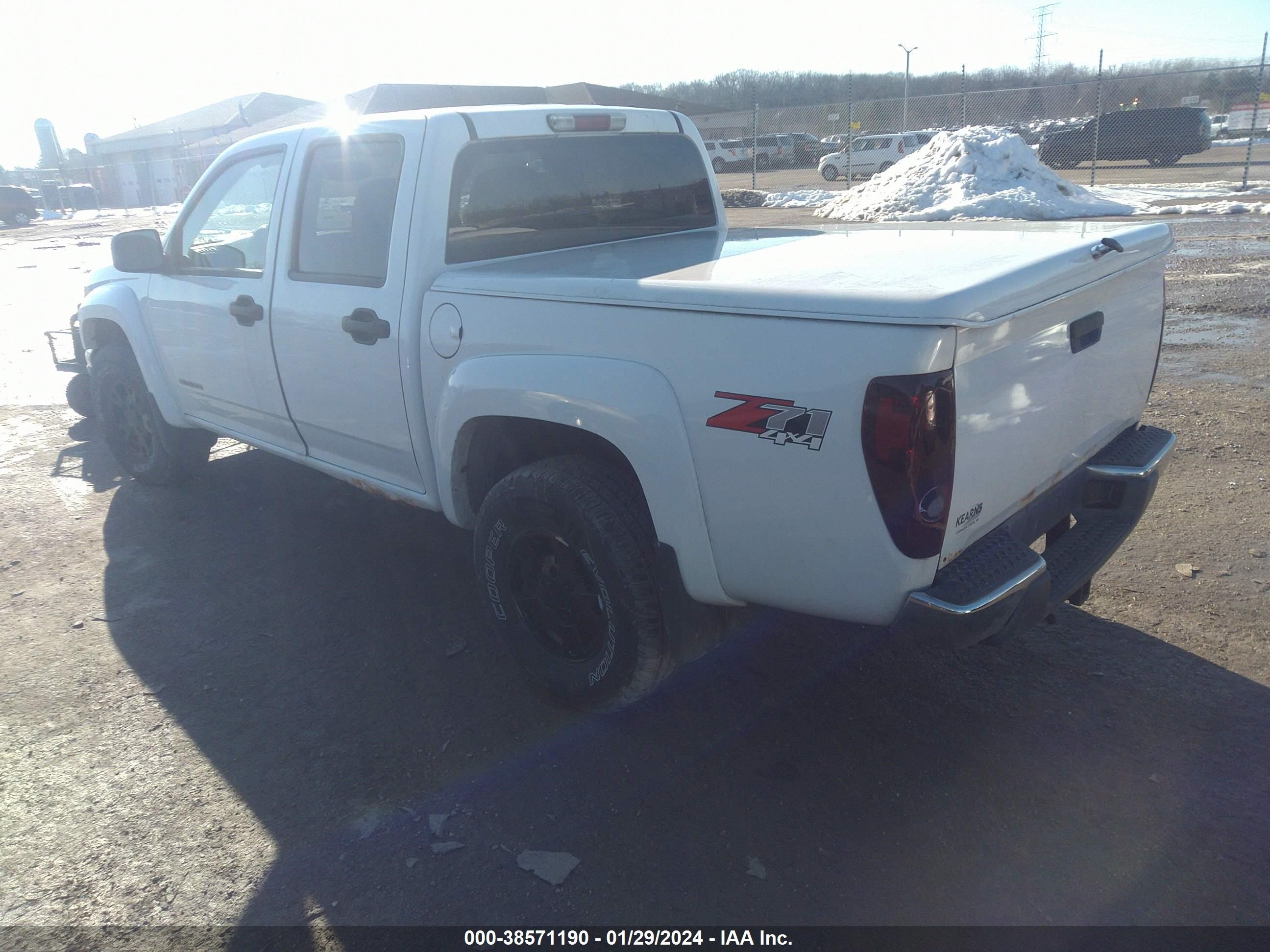 Photo 2 VIN: 1GCDT136458140639 - CHEVROLET COLORADO 