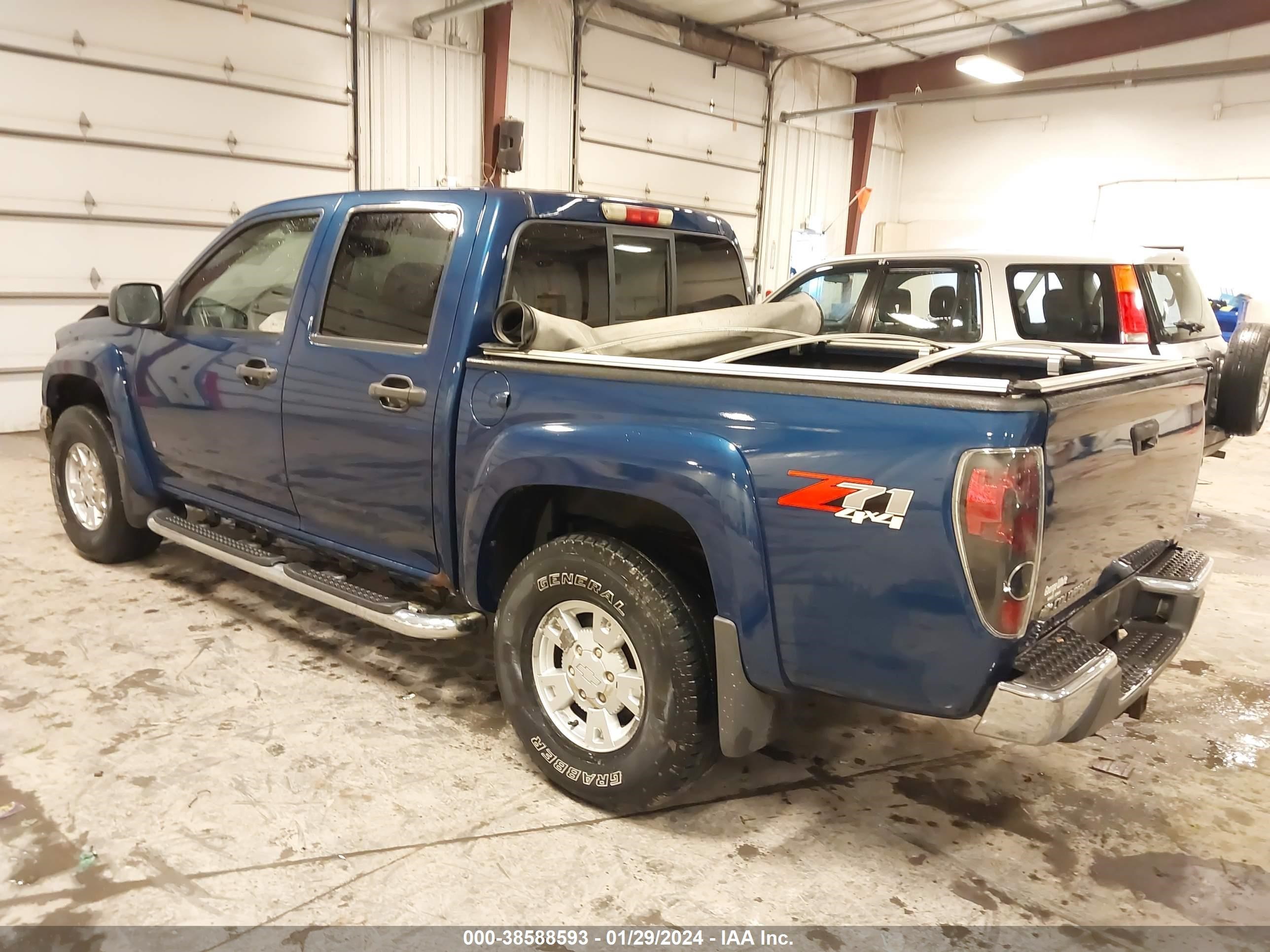 Photo 2 VIN: 1GCDT136868182944 - CHEVROLET COLORADO 