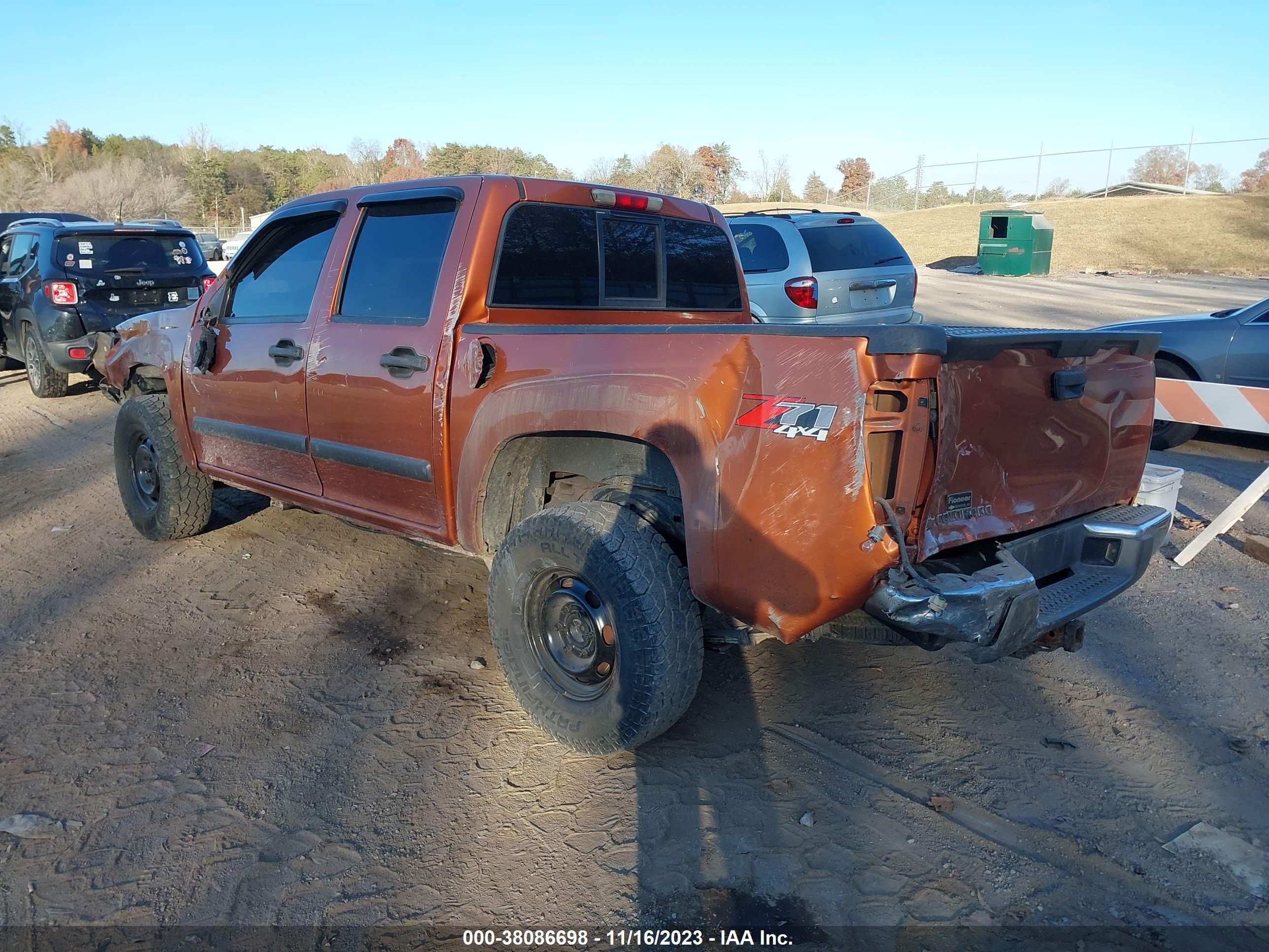 Photo 2 VIN: 1GCDT136X68238995 - CHEVROLET COLORADO 