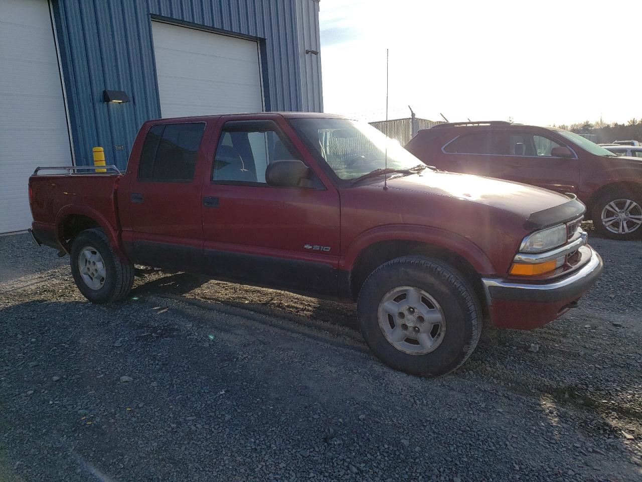 Photo 3 VIN: 1GCDT13W22K137673 - CHEVROLET S-10 PICKUP 