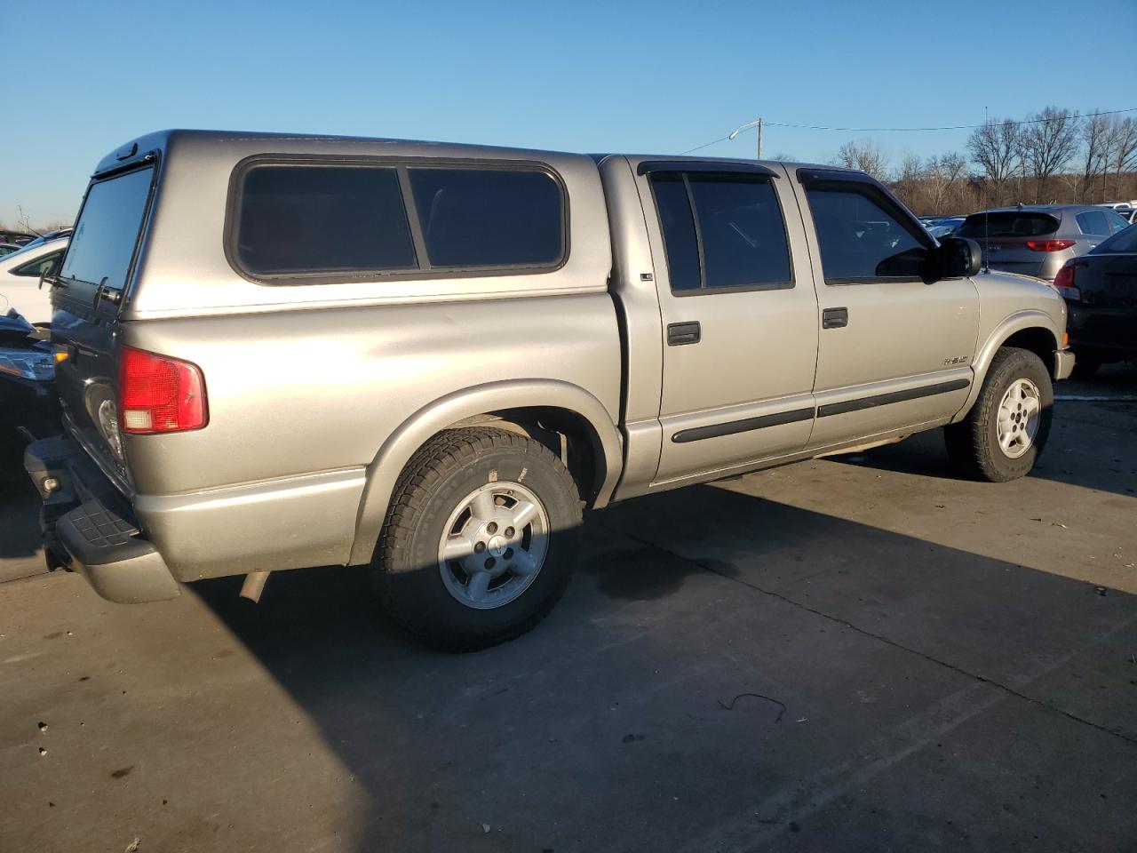 Photo 2 VIN: 1GCDT13X24K140441 - CHEVROLET S-10 PICKUP 