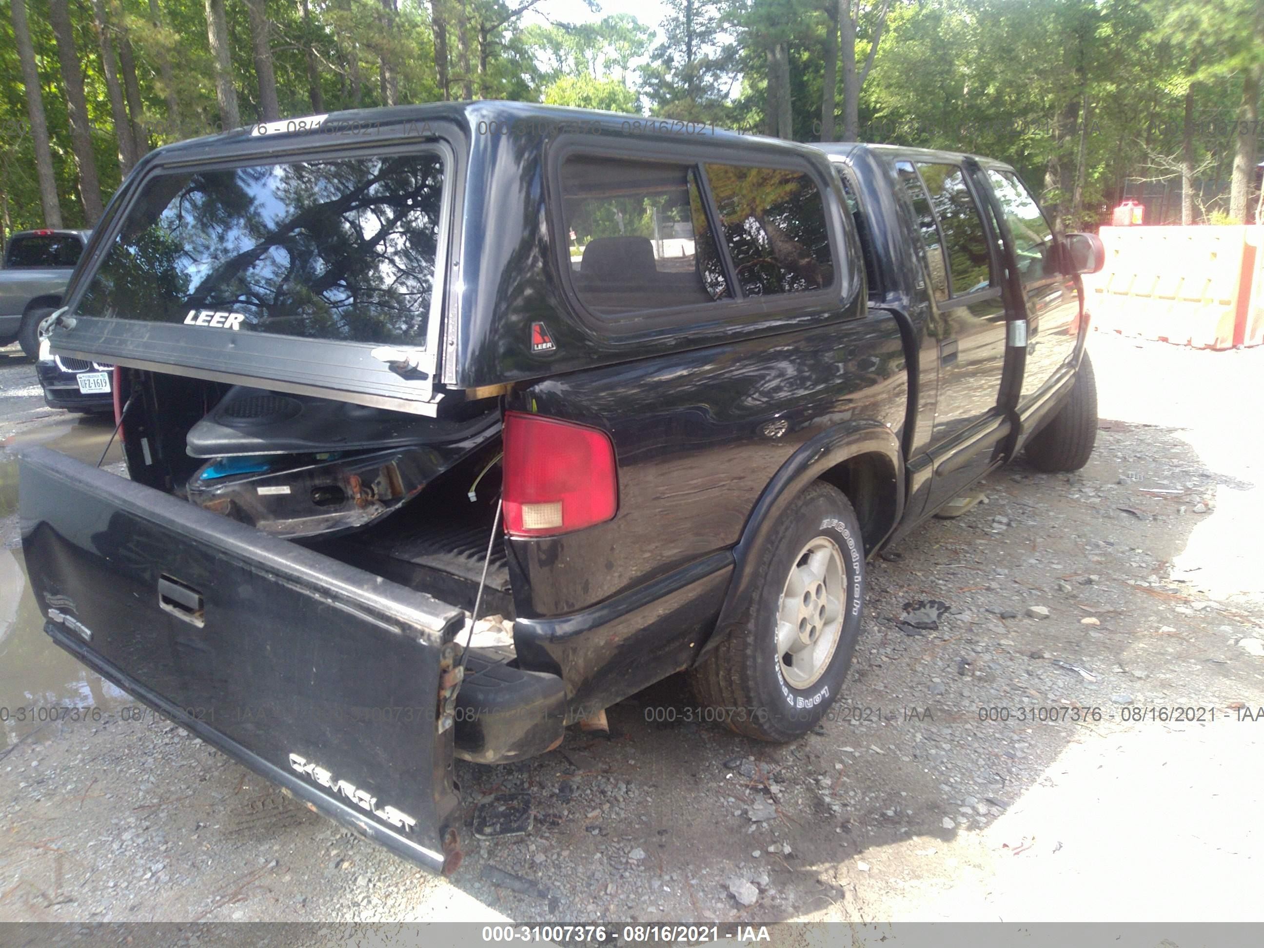 Photo 3 VIN: 1GCDT13X33K162785 - CHEVROLET S-10 PICKUP 