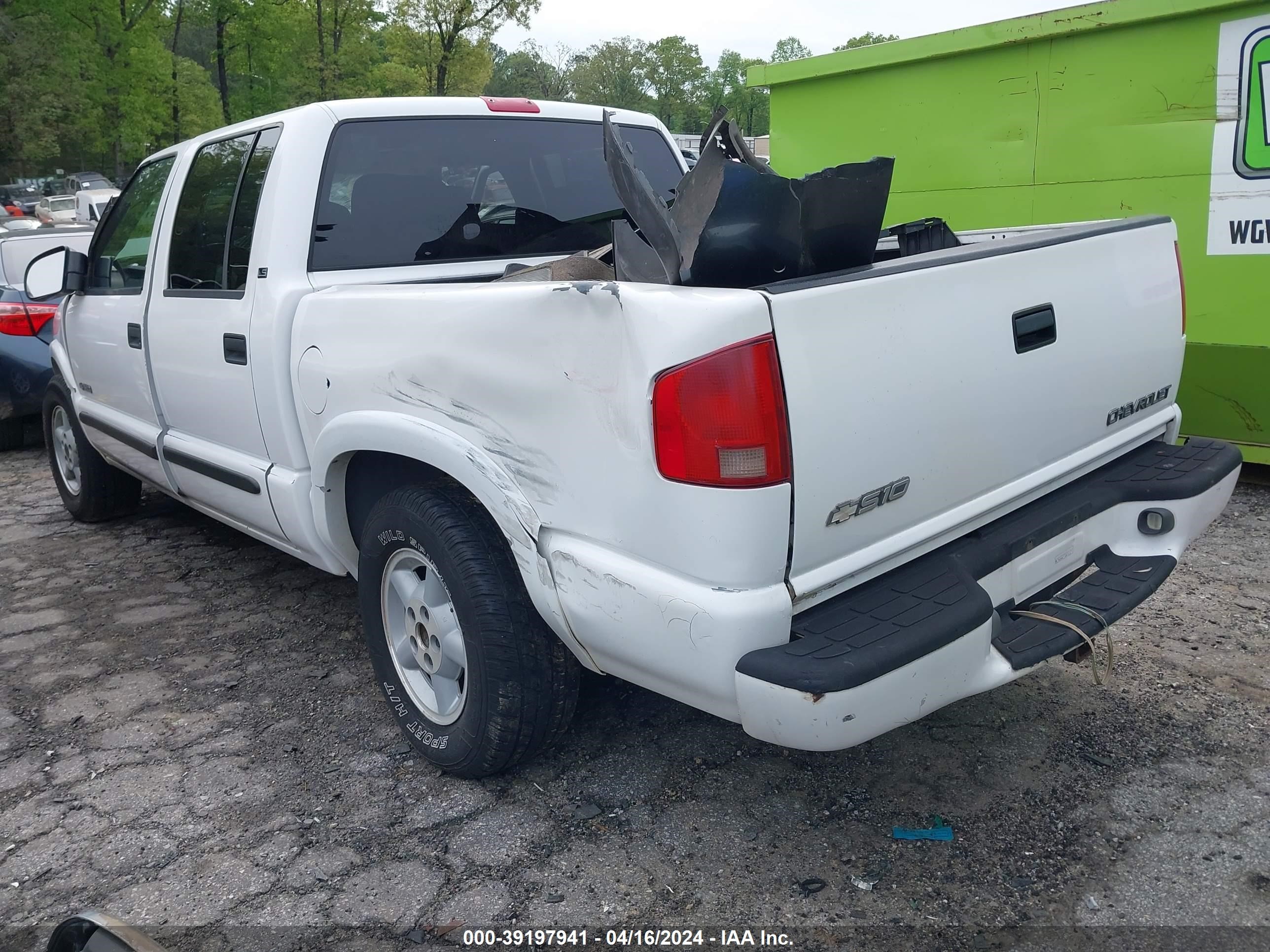 Photo 2 VIN: 1GCDT13X44K138092 - CHEVROLET S-10 PICKUP 