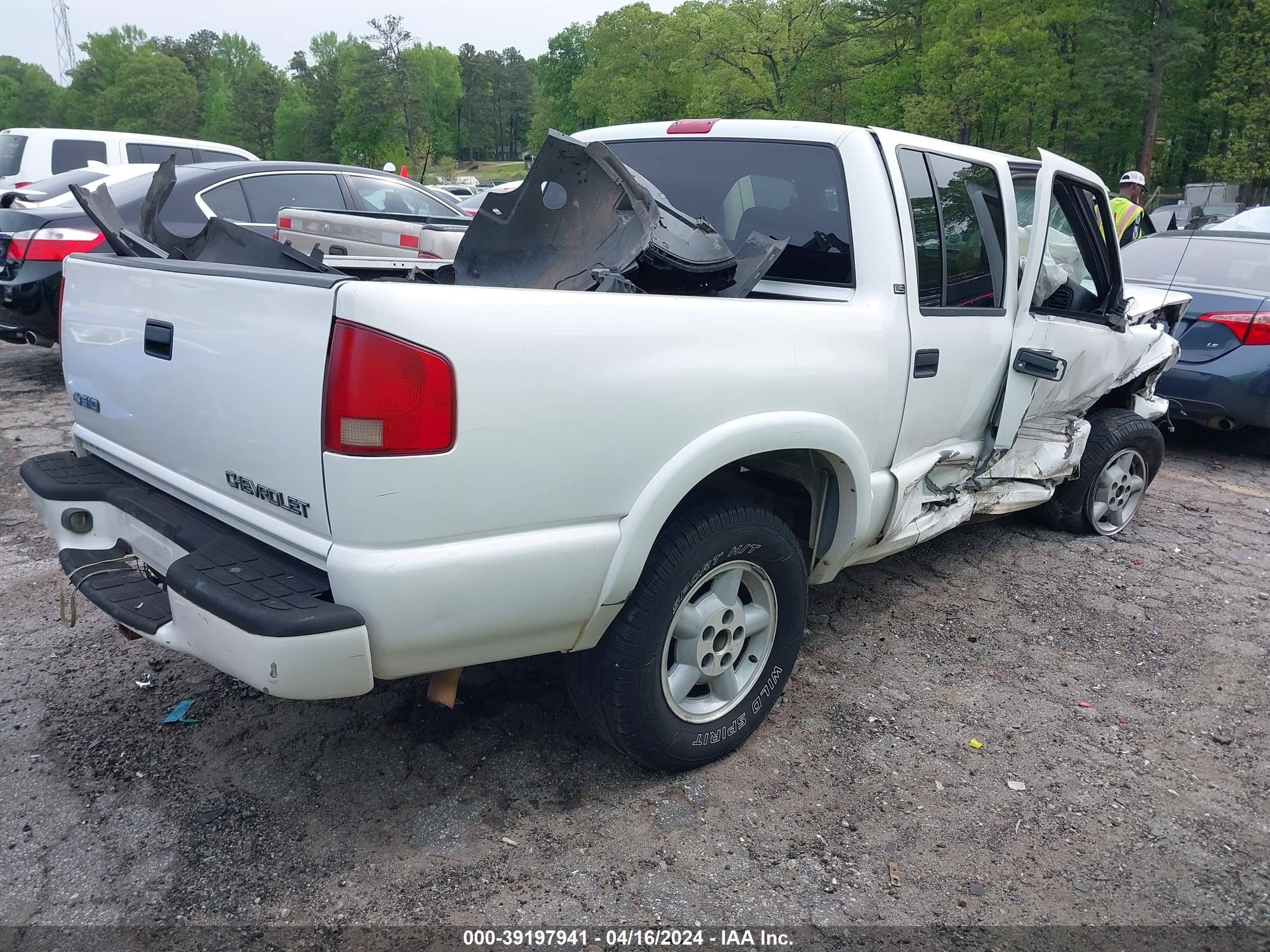 Photo 3 VIN: 1GCDT13X44K138092 - CHEVROLET S-10 PICKUP 