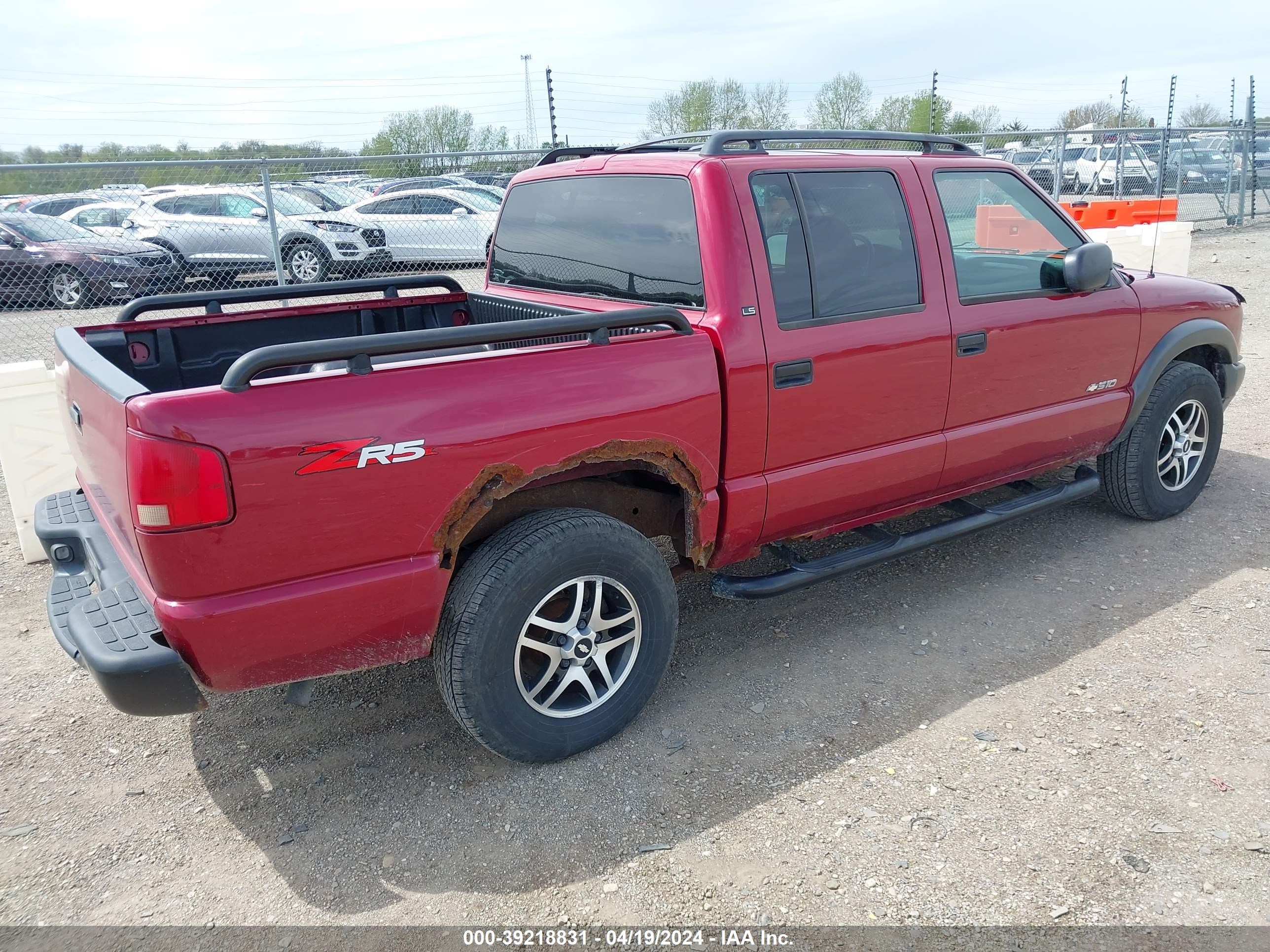 Photo 3 VIN: 1GCDT13X63K185154 - CHEVROLET S-10 PICKUP 