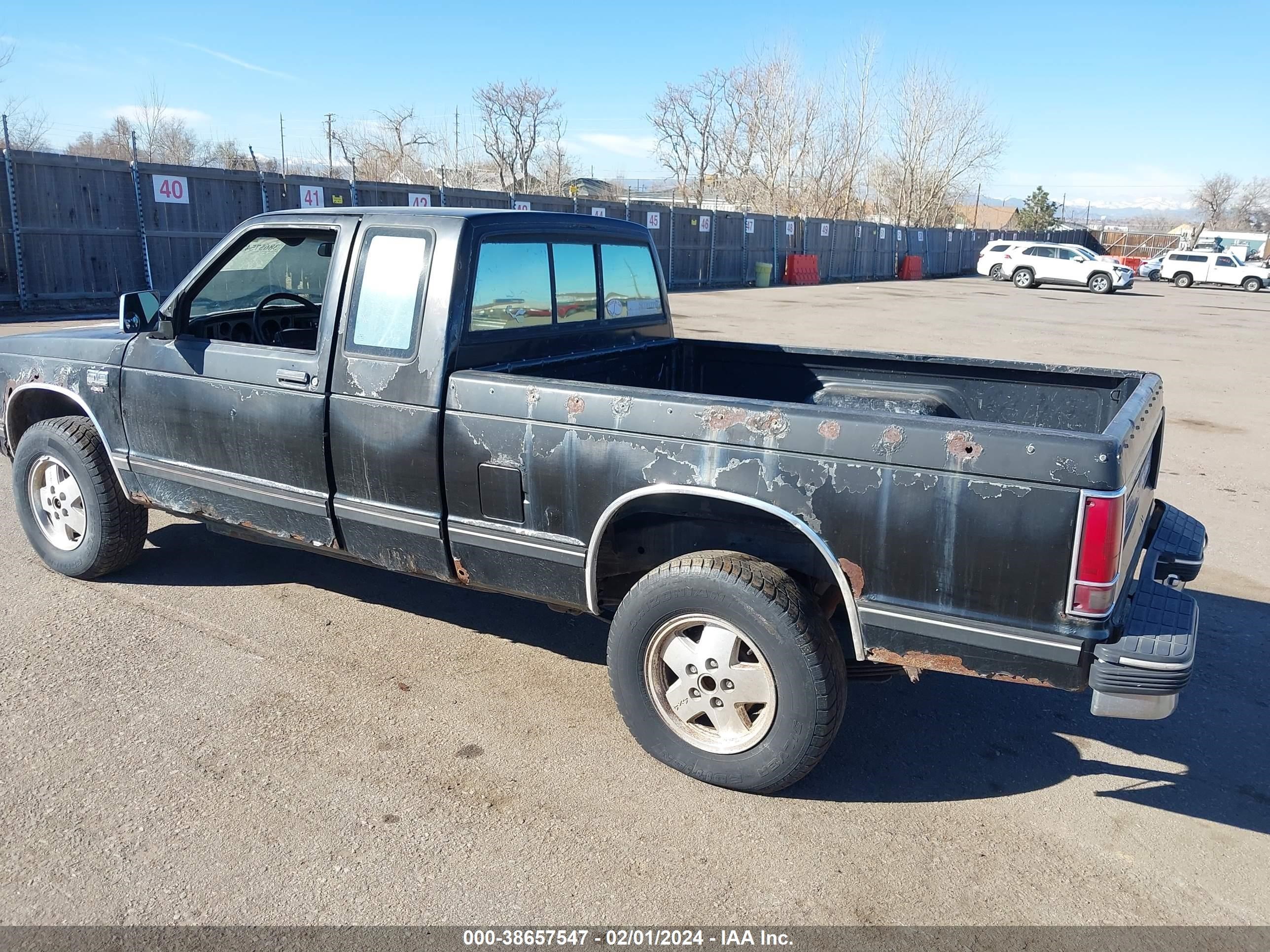 Photo 2 VIN: 1GCDT14B6F2255081 - CHEVROLET S-10 PICKUP 