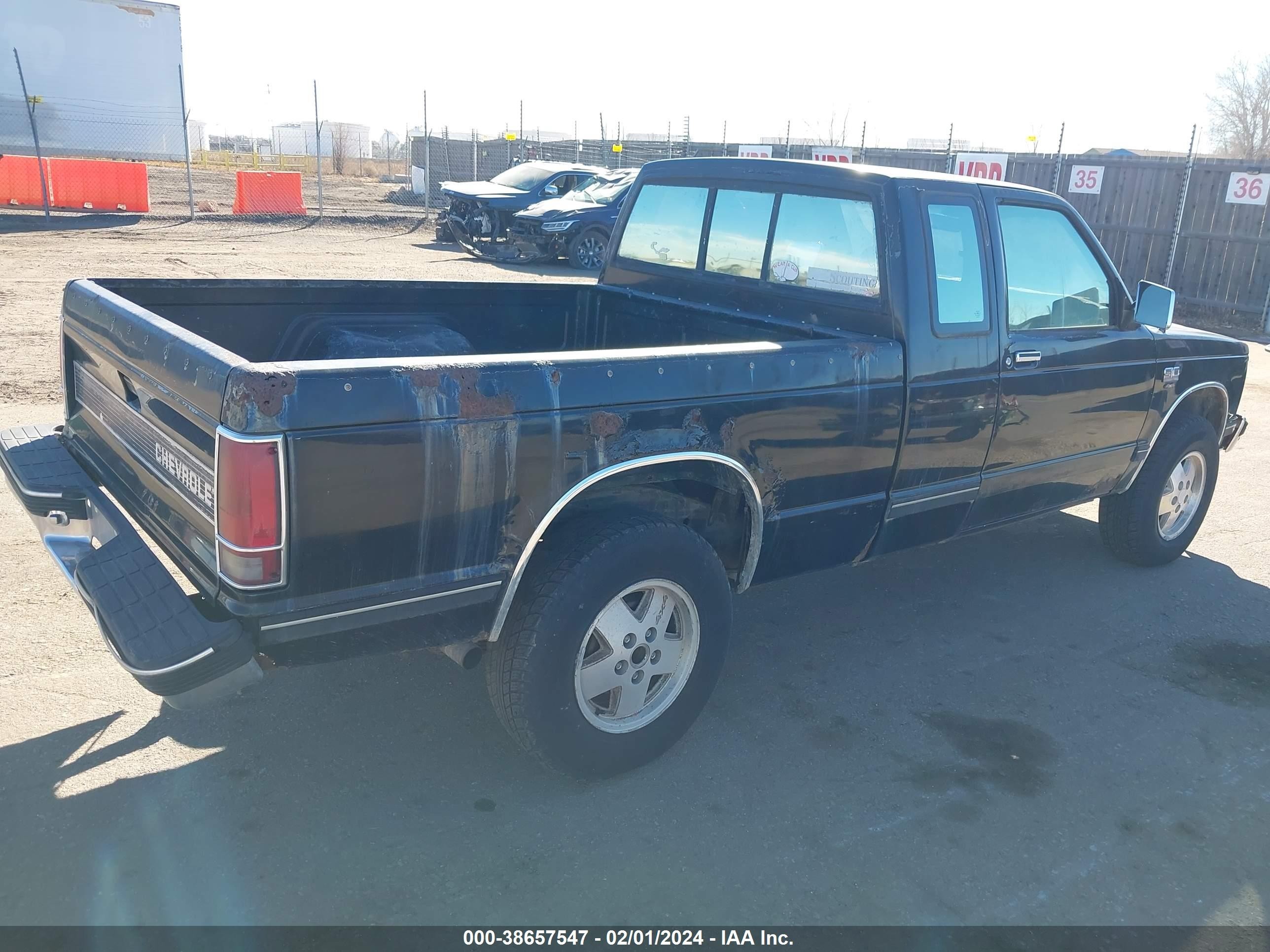 Photo 3 VIN: 1GCDT14B6F2255081 - CHEVROLET S-10 PICKUP 