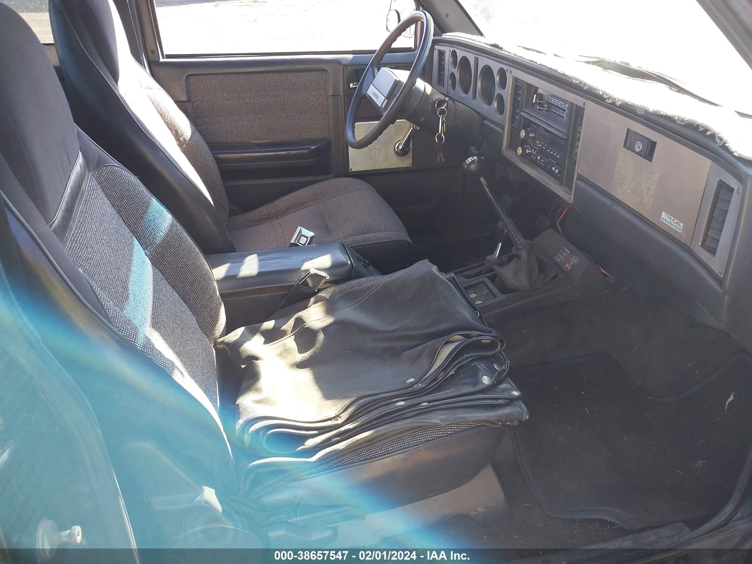 Photo 4 VIN: 1GCDT14B6F2255081 - CHEVROLET S-10 PICKUP 