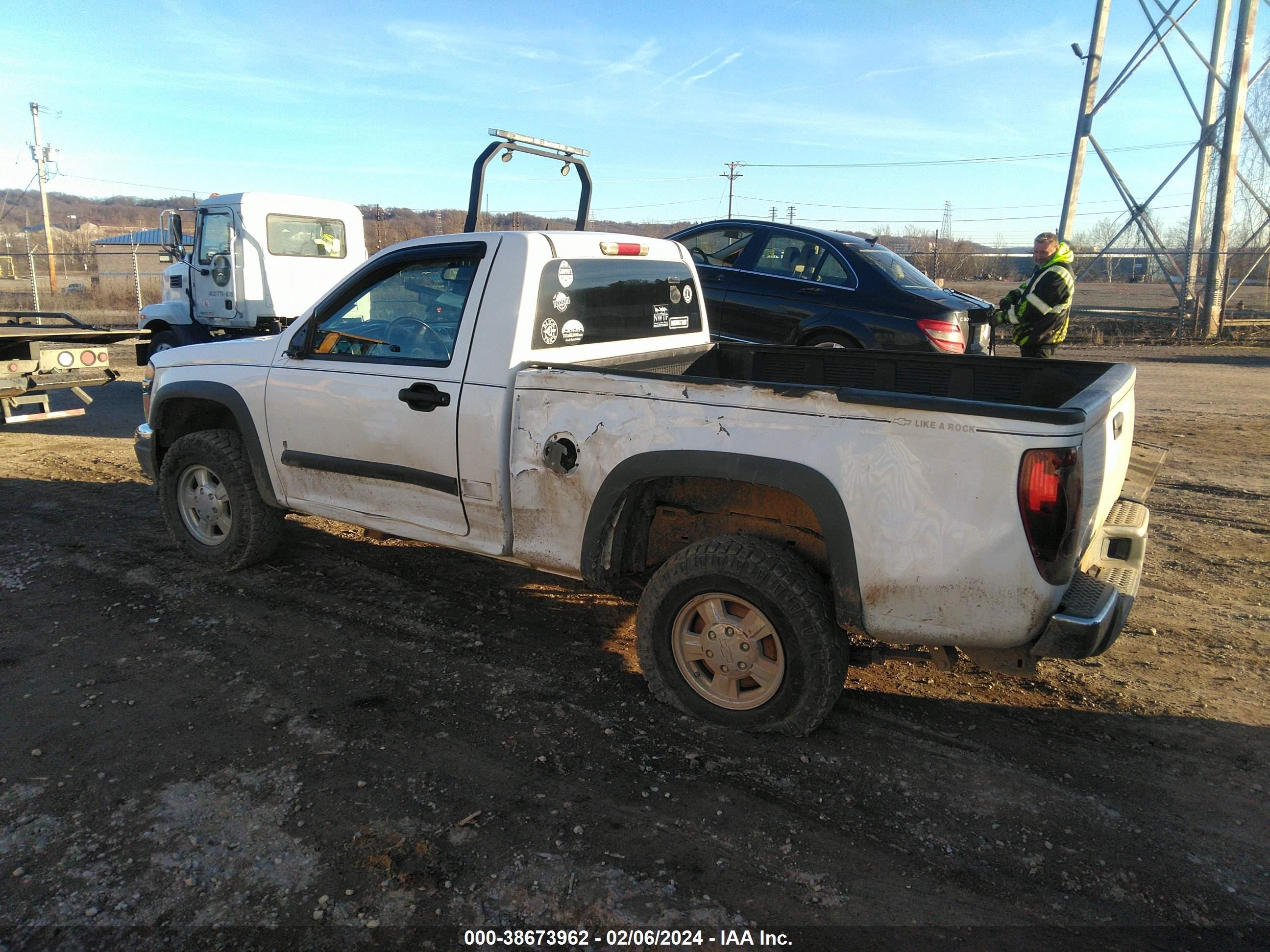 Photo 2 VIN: 1GCDT14E388131408 - CHEVROLET COLORADO 