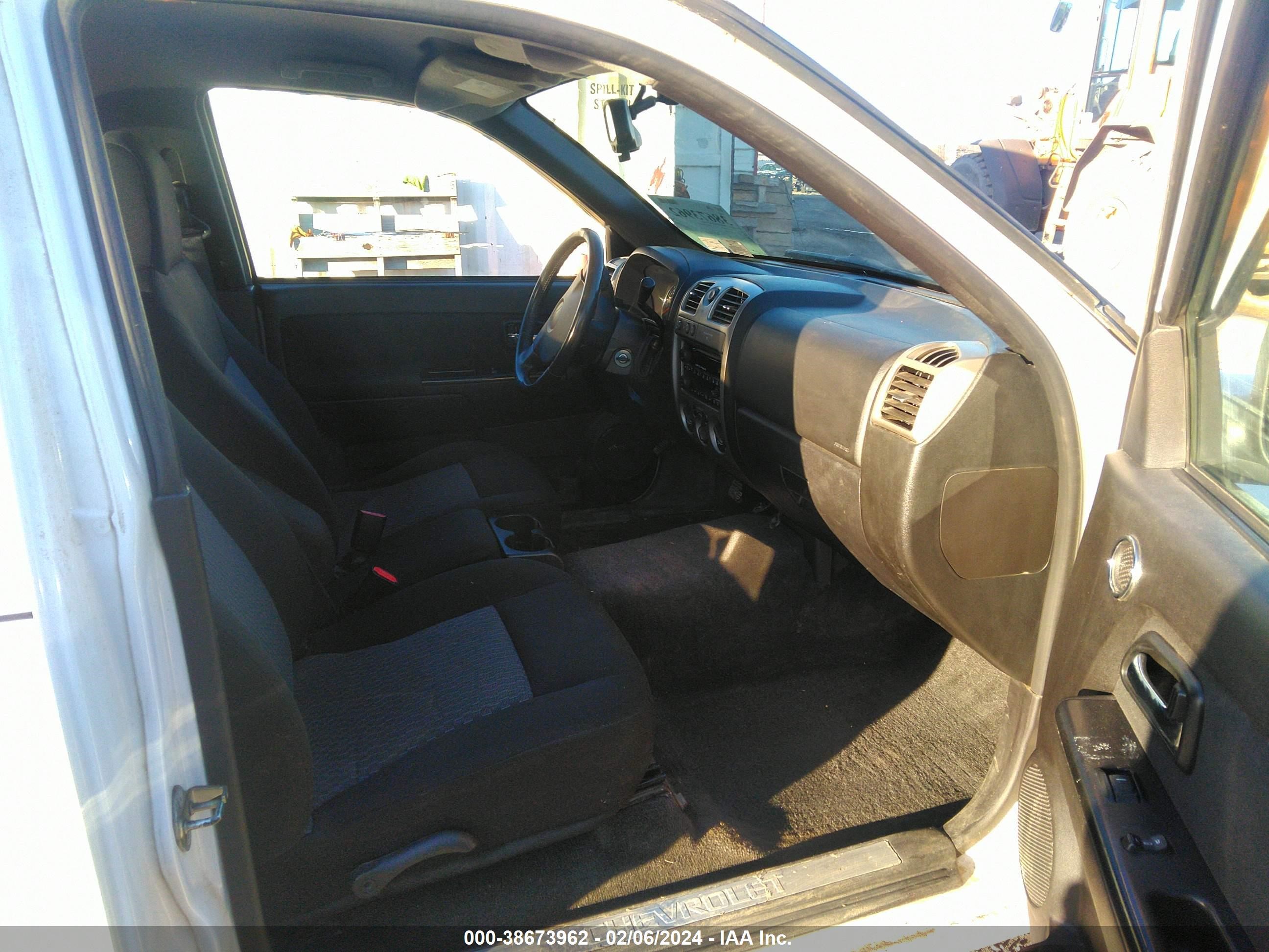 Photo 4 VIN: 1GCDT14E388131408 - CHEVROLET COLORADO 