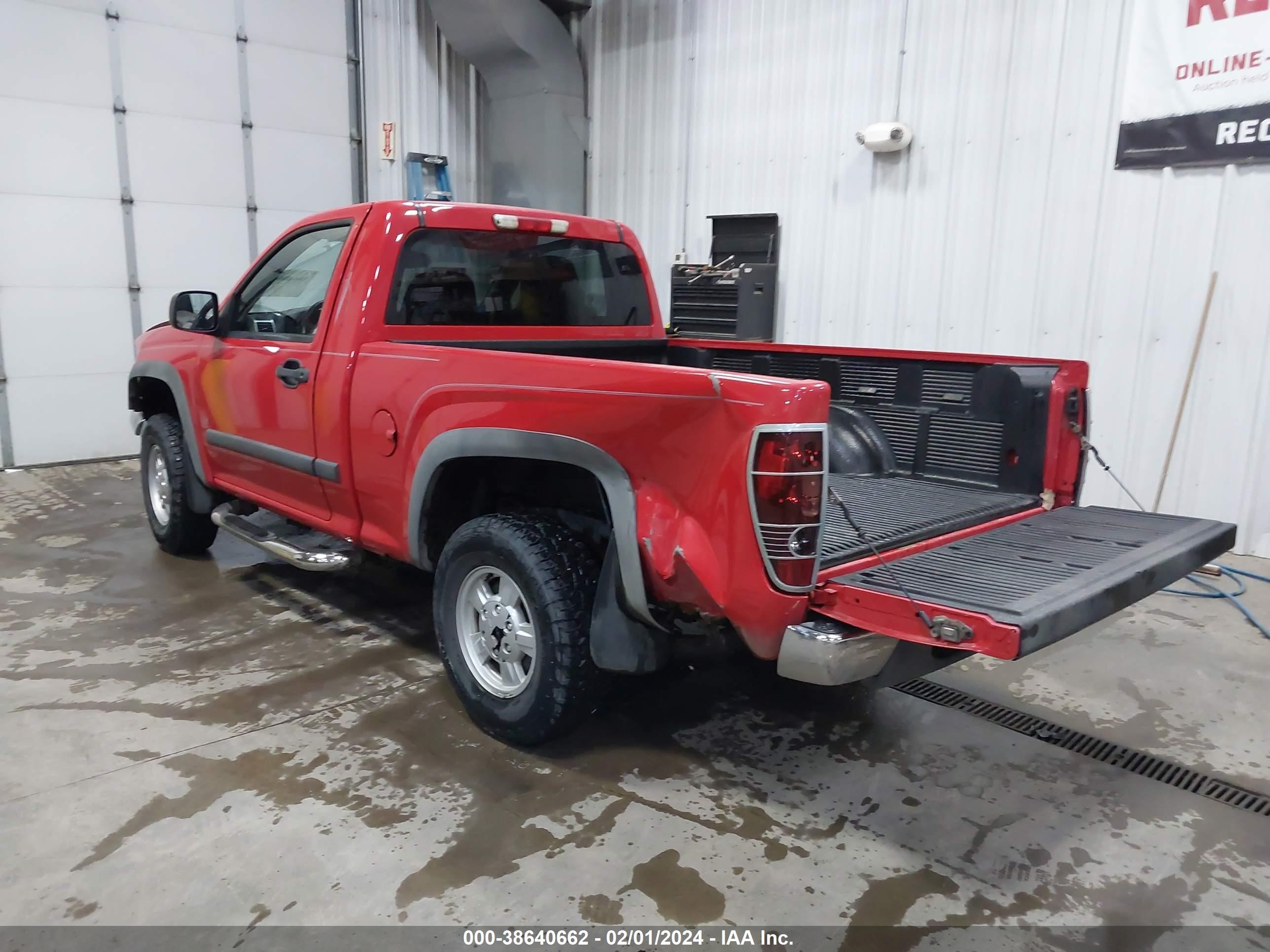 Photo 2 VIN: 1GCDT14EX88128909 - CHEVROLET COLORADO 