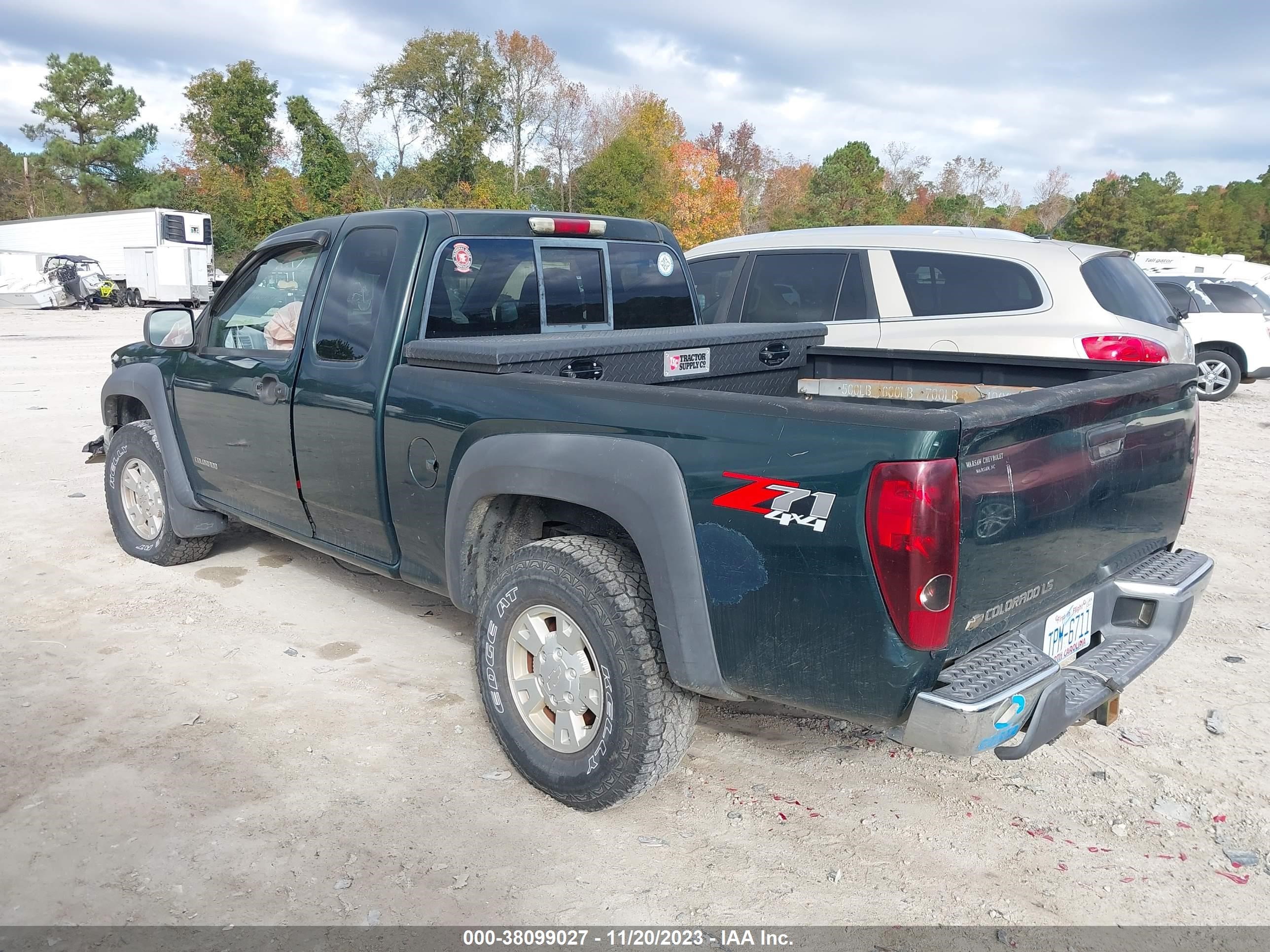 Photo 2 VIN: 1GCDT196658167042 - CHEVROLET COLORADO 