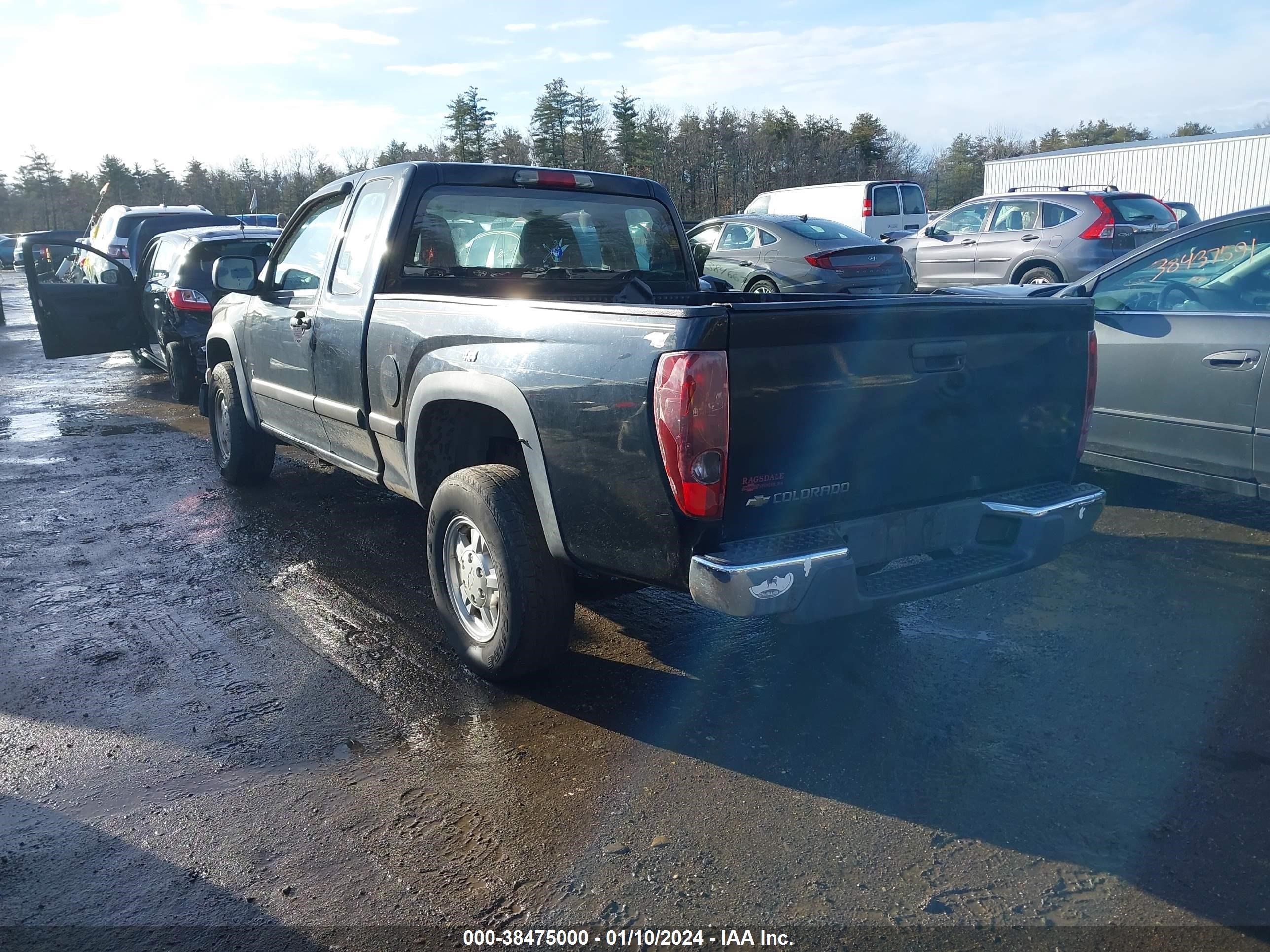 Photo 2 VIN: 1GCDT196668135726 - CHEVROLET COLORADO 