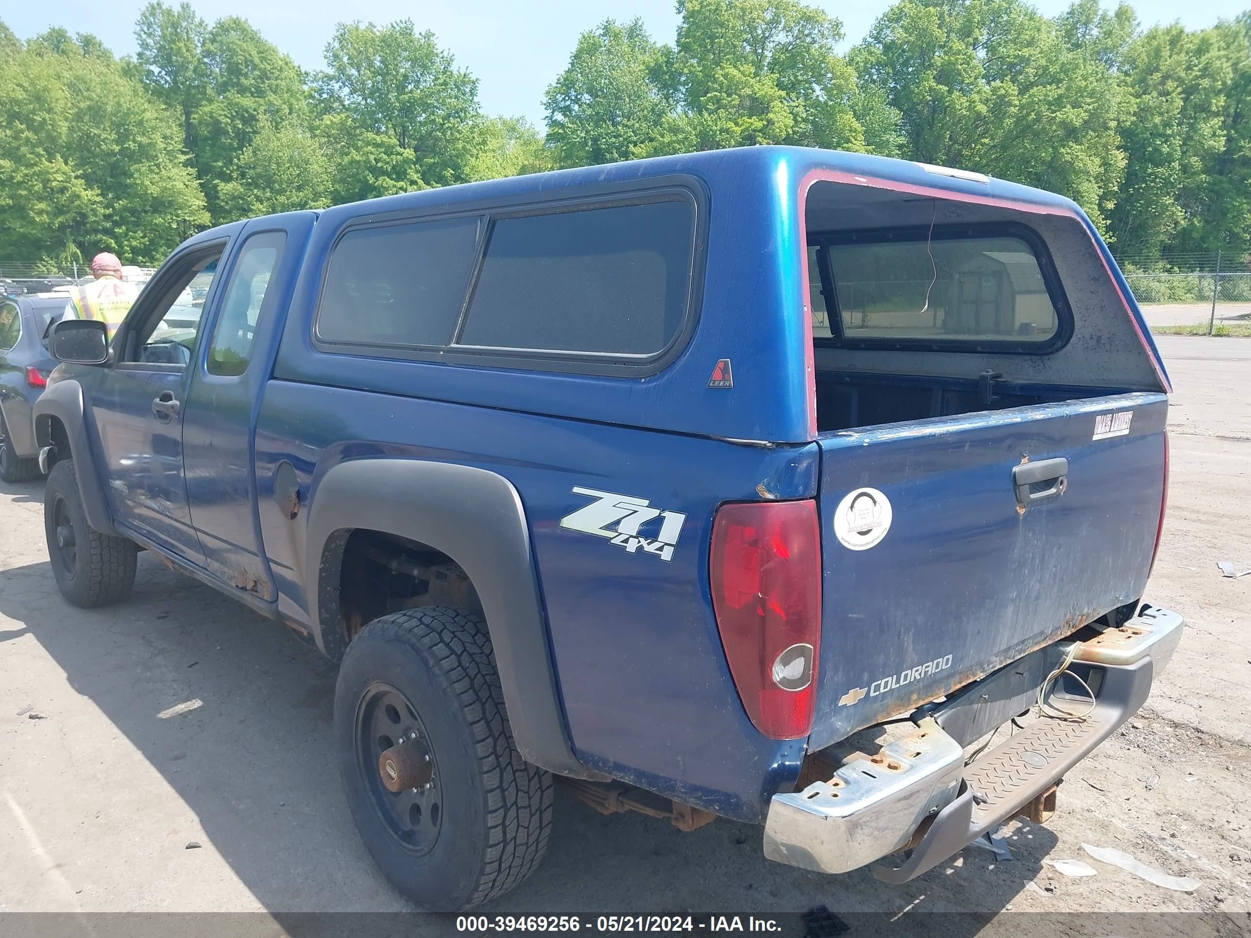 Photo 2 VIN: 1GCDT196958170176 - CHEVROLET COLORADO 