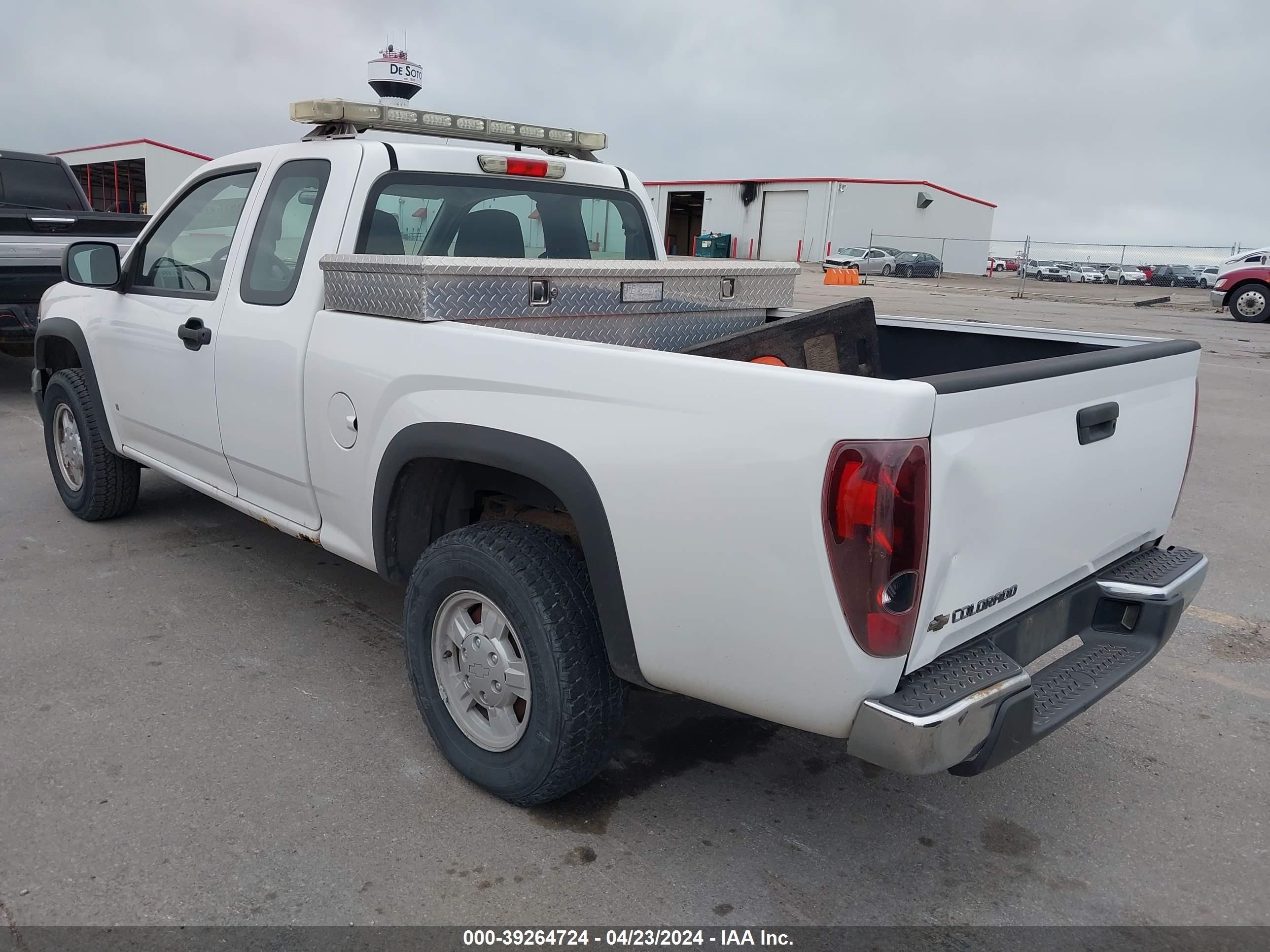 Photo 2 VIN: 1GCDT198X68297201 - CHEVROLET COLORADO 