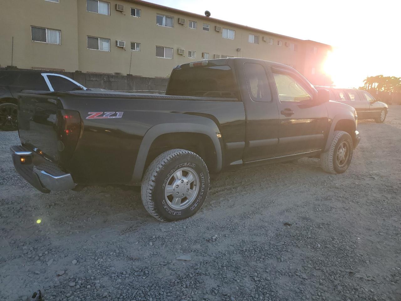 Photo 2 VIN: 1GCDT199378248660 - CHEVROLET COLORADO 