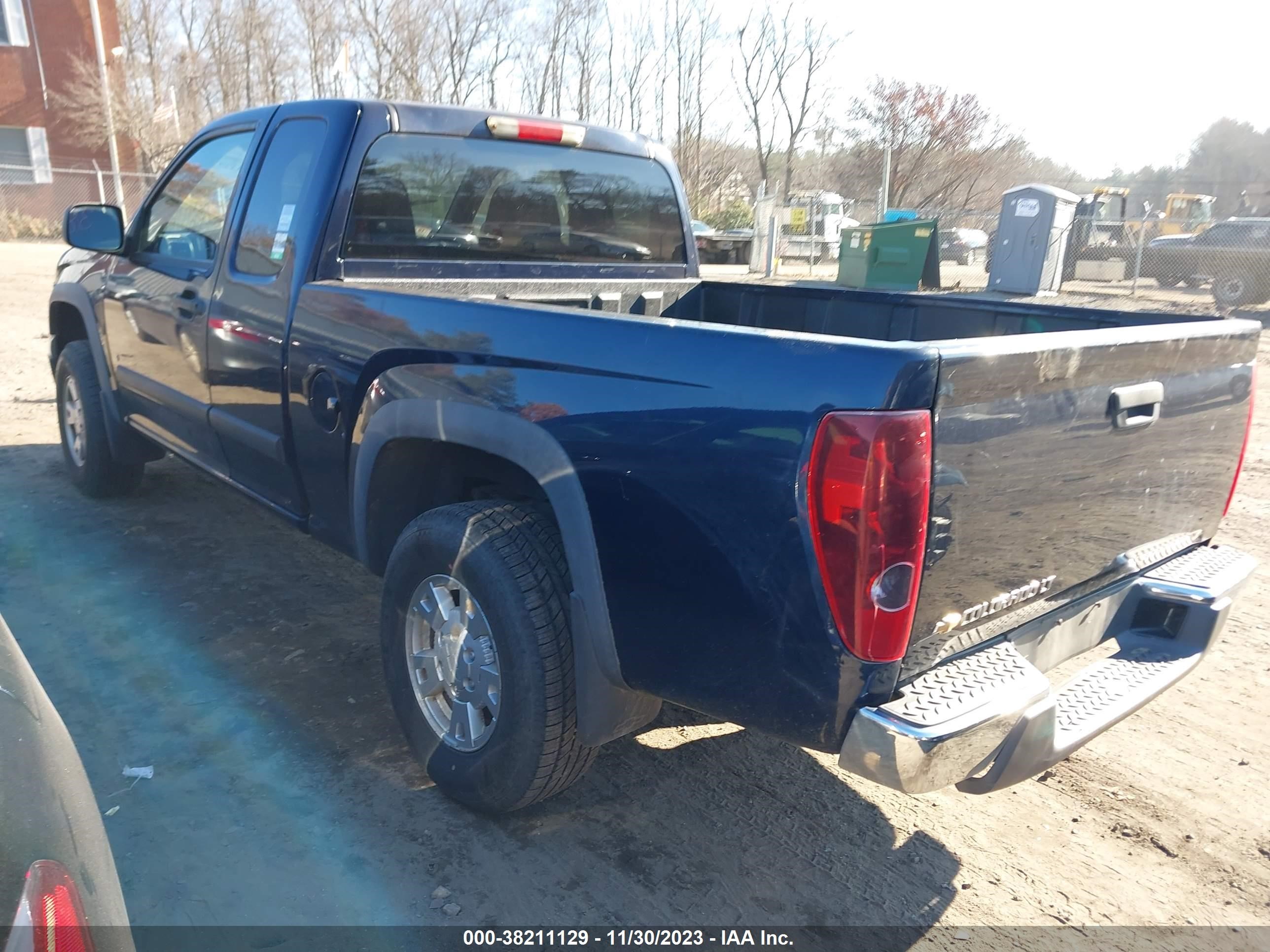 Photo 2 VIN: 1GCDT19E388152607 - CHEVROLET COLORADO 