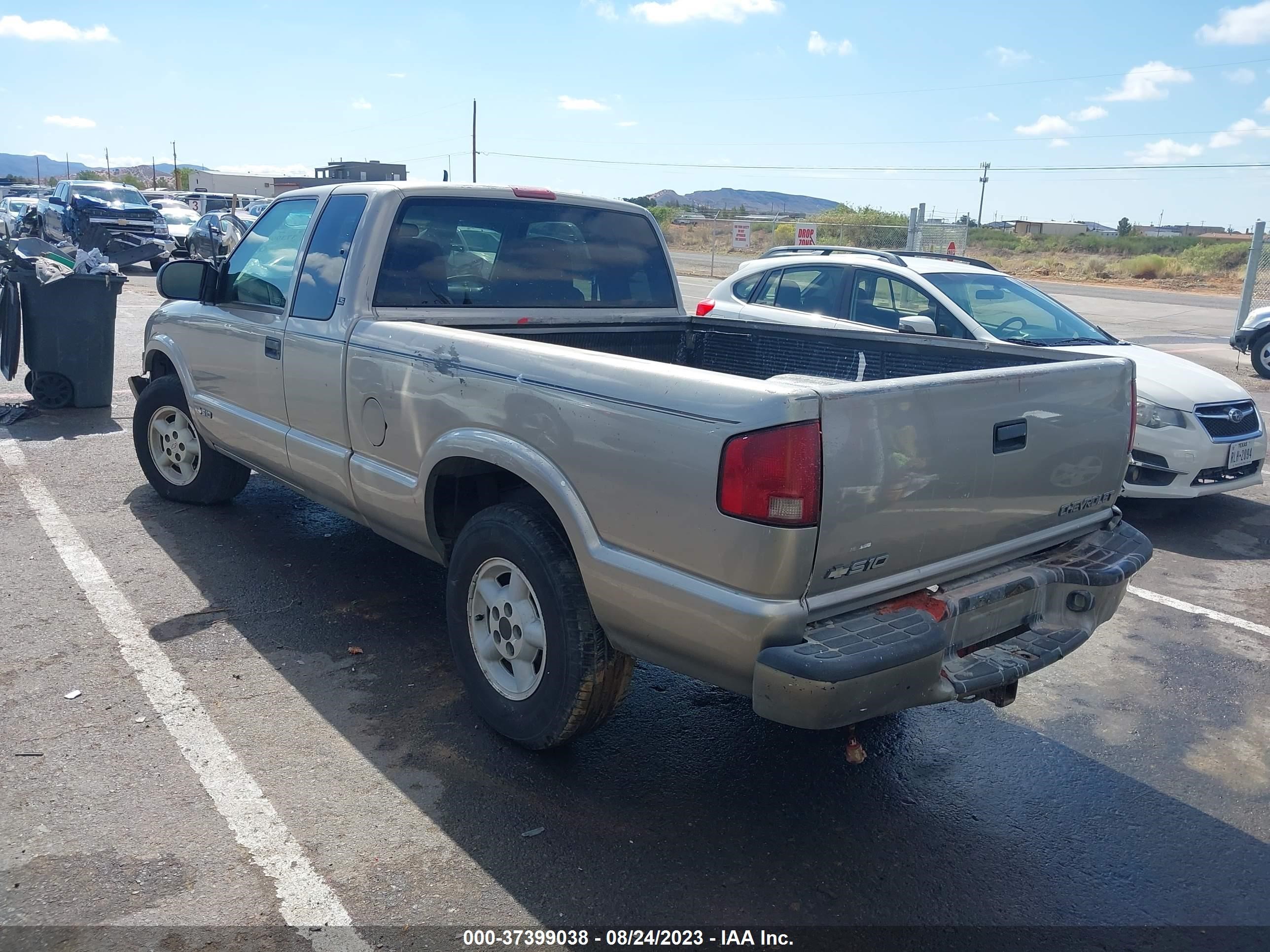 Photo 2 VIN: 1GCDT19W2XK210748 - CHEVROLET S-10 PICKUP 