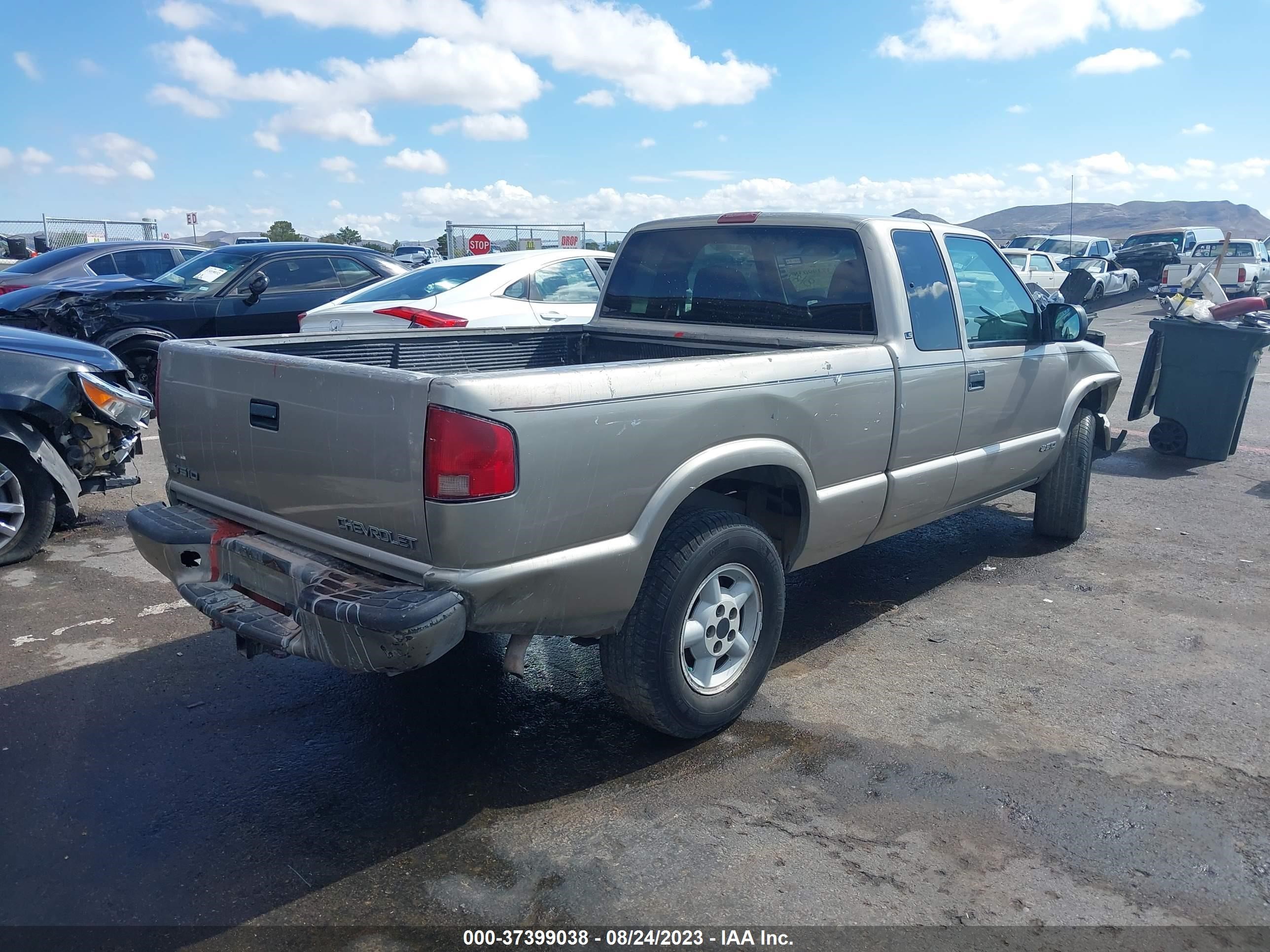 Photo 3 VIN: 1GCDT19W2XK210748 - CHEVROLET S-10 PICKUP 