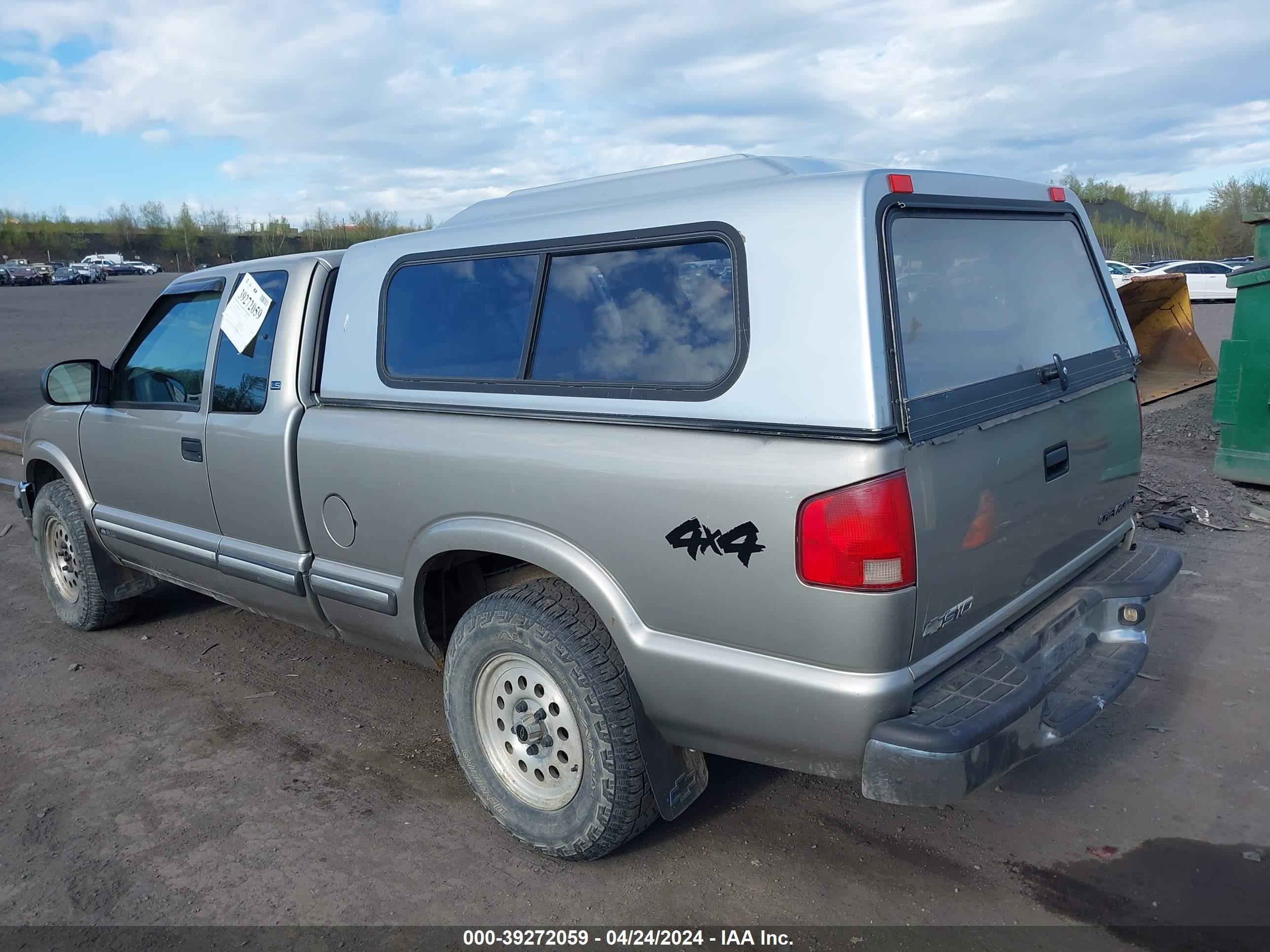 Photo 2 VIN: 1GCDT19X338122551 - CHEVROLET S-10 PICKUP 