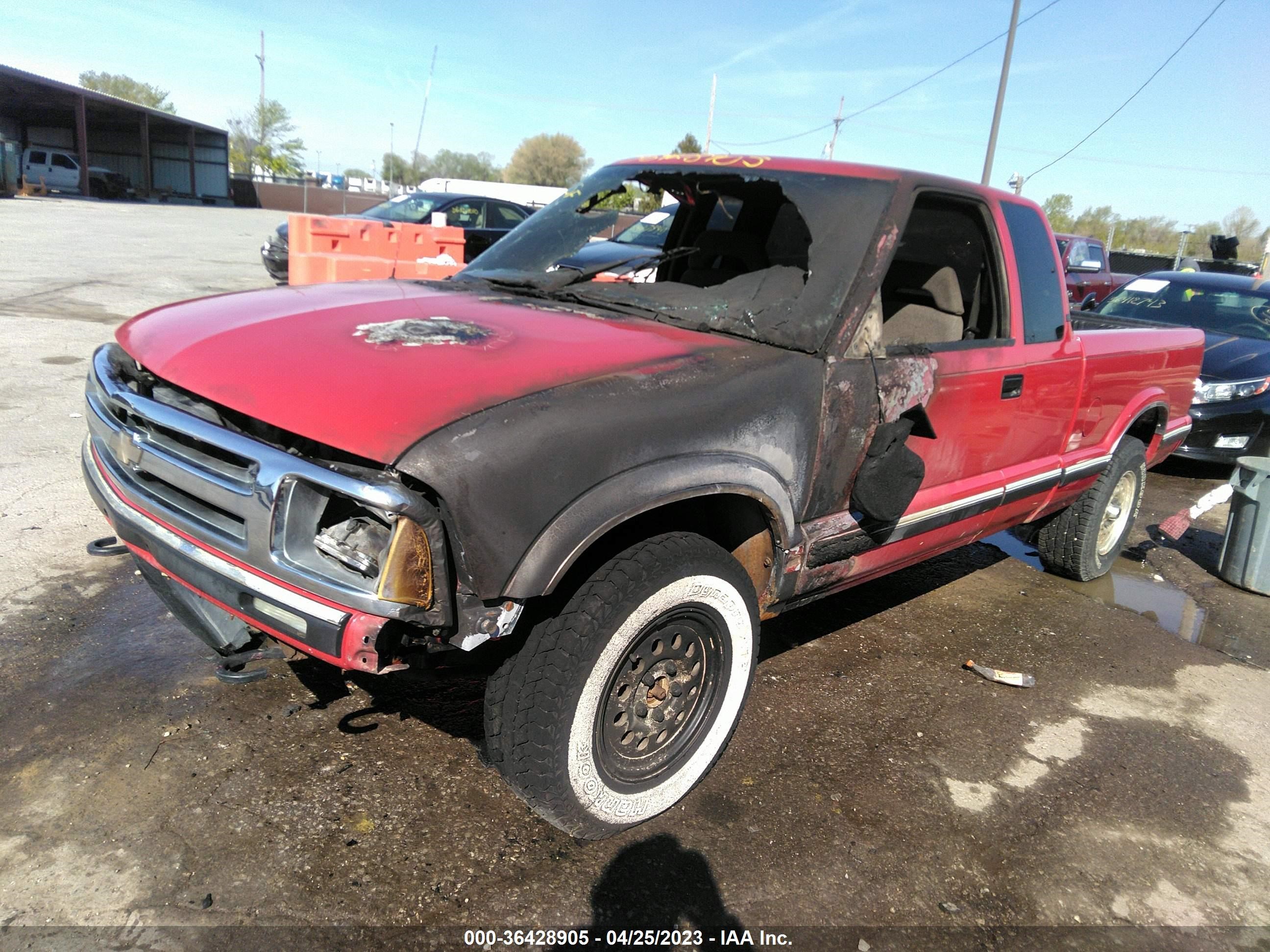 Photo 1 VIN: 1GCDT19X3TK118051 - CHEVROLET S-10 PICKUP 