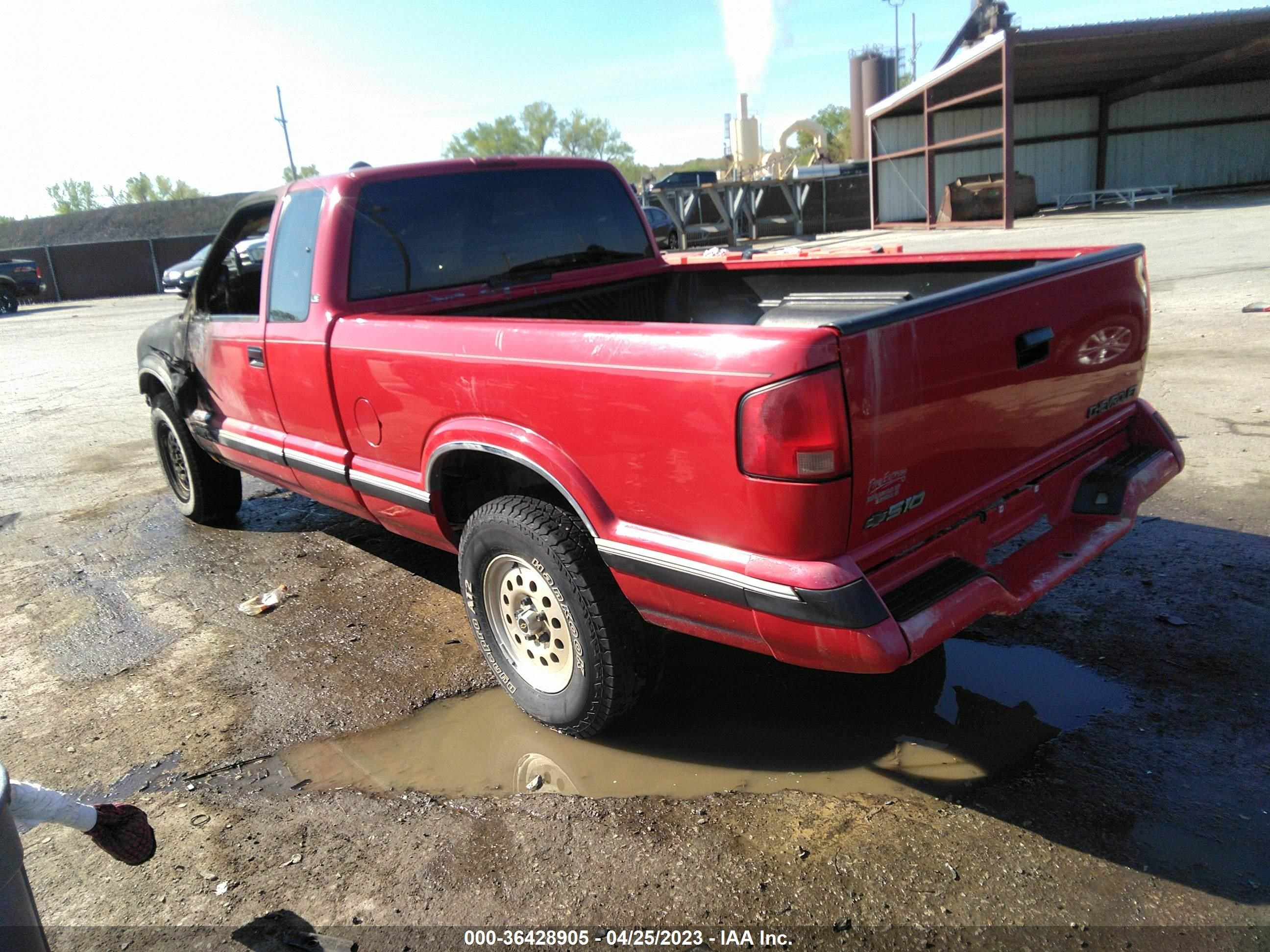 Photo 2 VIN: 1GCDT19X3TK118051 - CHEVROLET S-10 PICKUP 