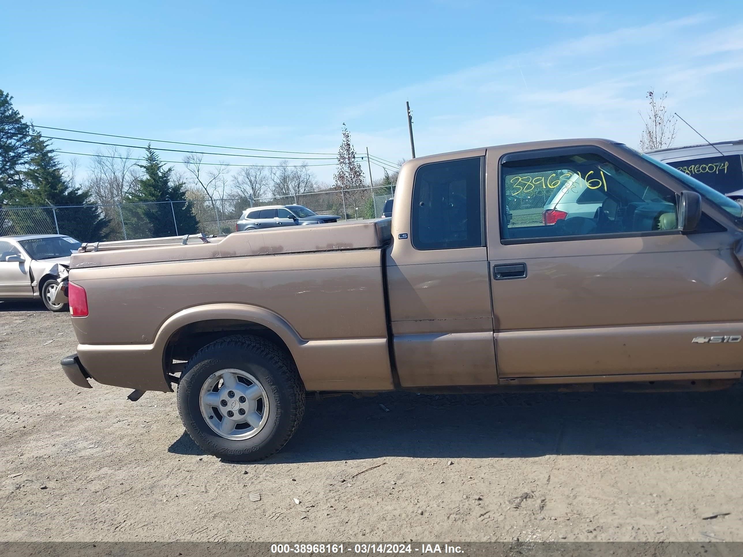 Photo 12 VIN: 1GCDT19X938217311 - CHEVROLET S-10 PICKUP 