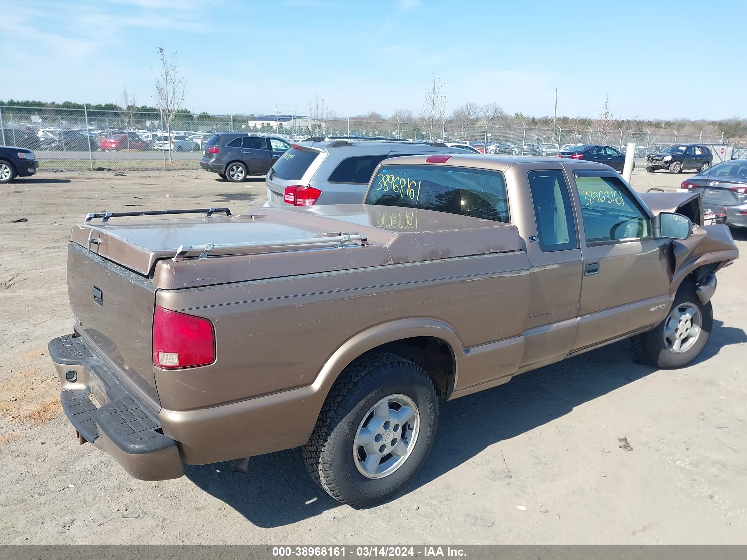 Photo 3 VIN: 1GCDT19X938217311 - CHEVROLET S-10 PICKUP 