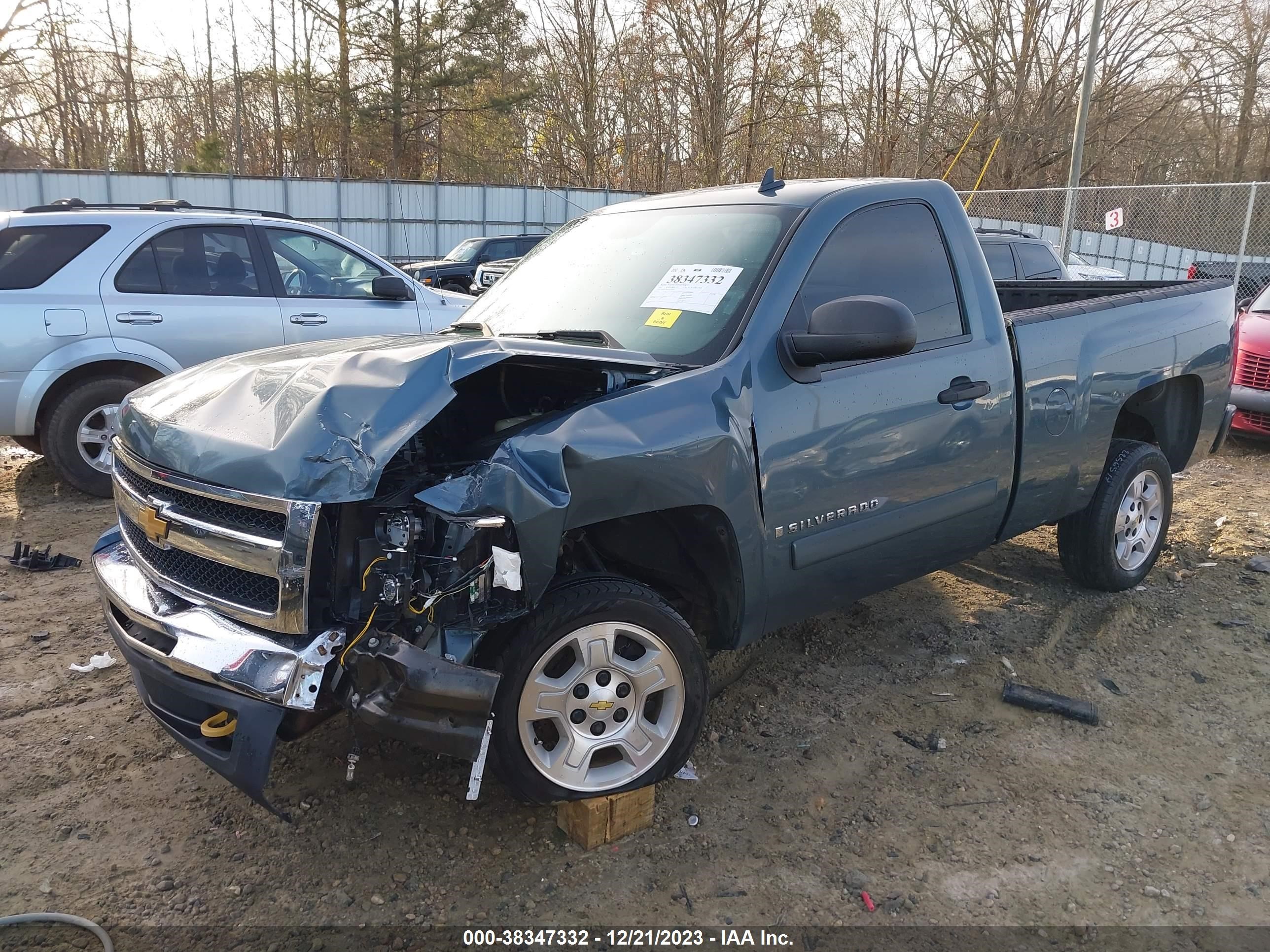 Photo 1 VIN: 1GCEC14017Z518329 - CHEVROLET SILVERADO 