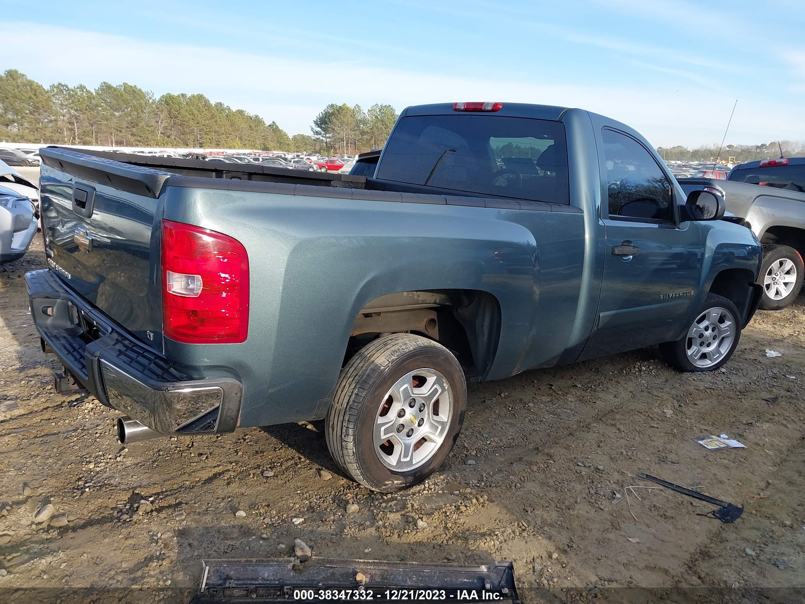 Photo 3 VIN: 1GCEC14017Z518329 - CHEVROLET SILVERADO 