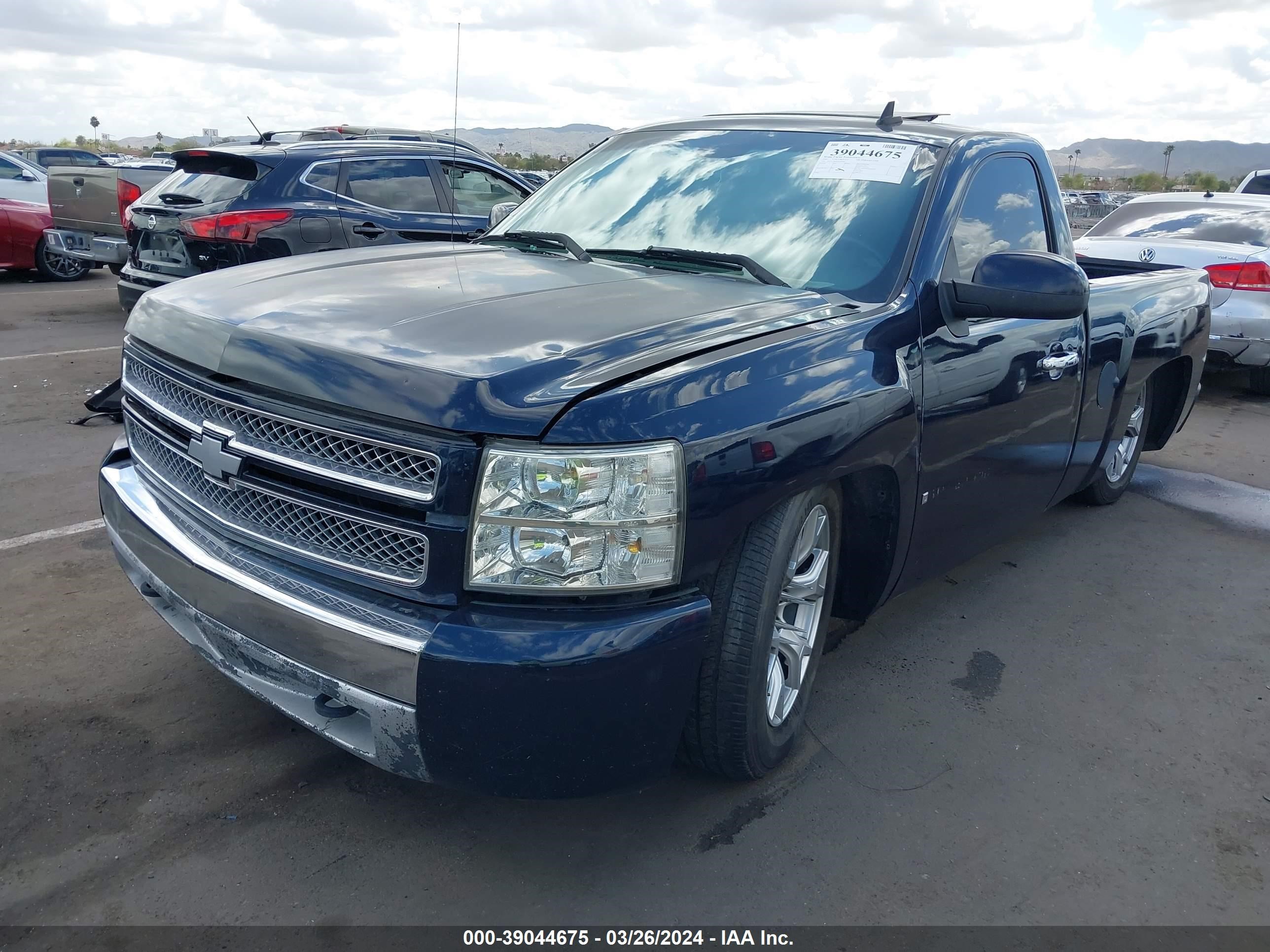 Photo 1 VIN: 1GCEC14C07Z529560 - CHEVROLET SILVERADO 