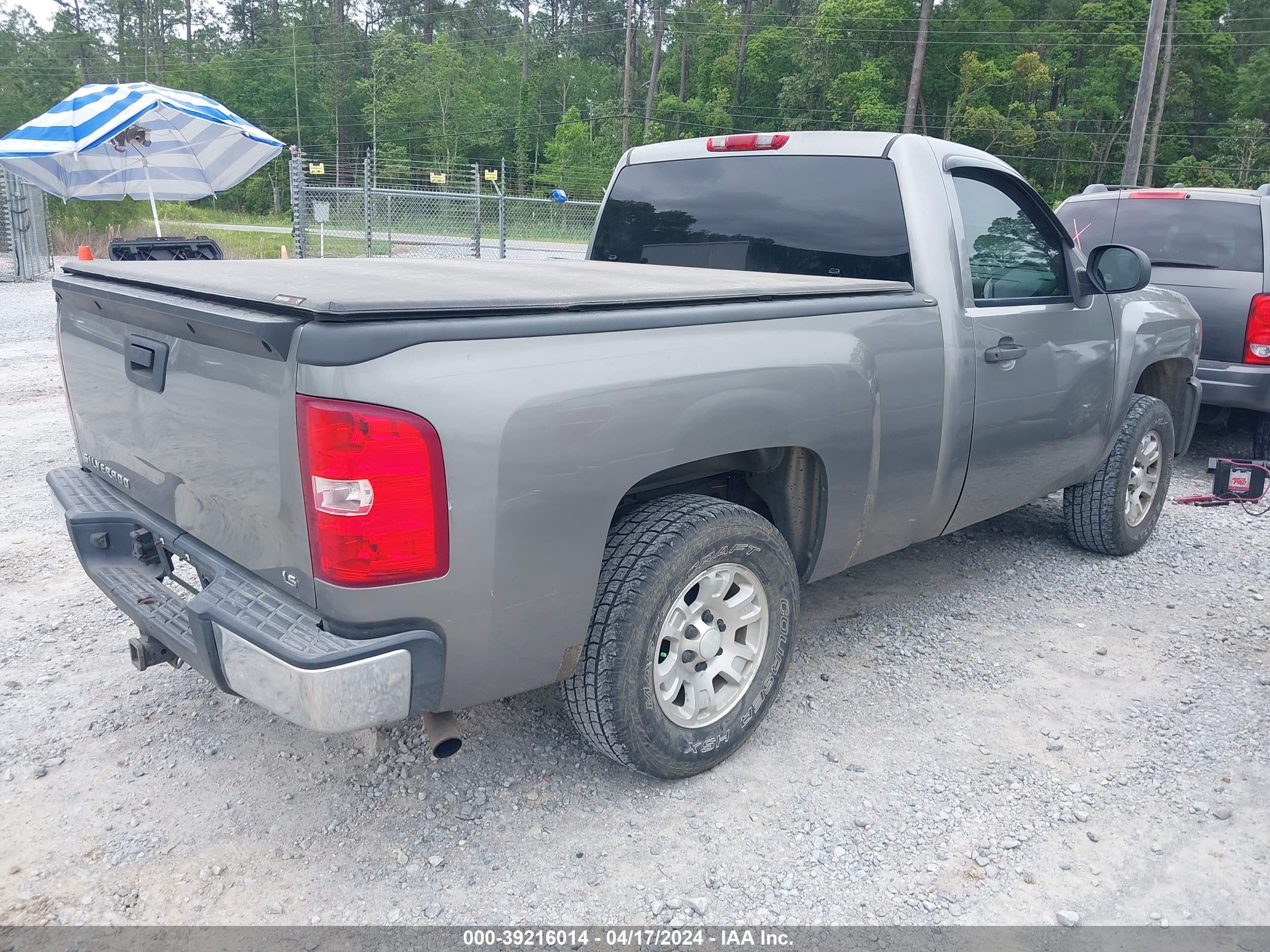 Photo 3 VIN: 1GCEC14C07Z618819 - CHEVROLET SILVERADO 