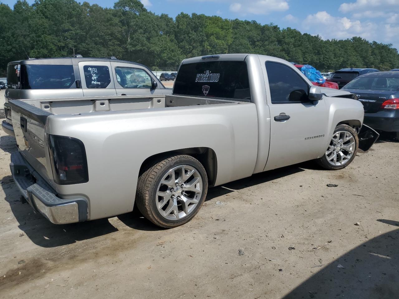 Photo 2 VIN: 1GCEC14C88Z200736 - CHEVROLET SILVERADO 